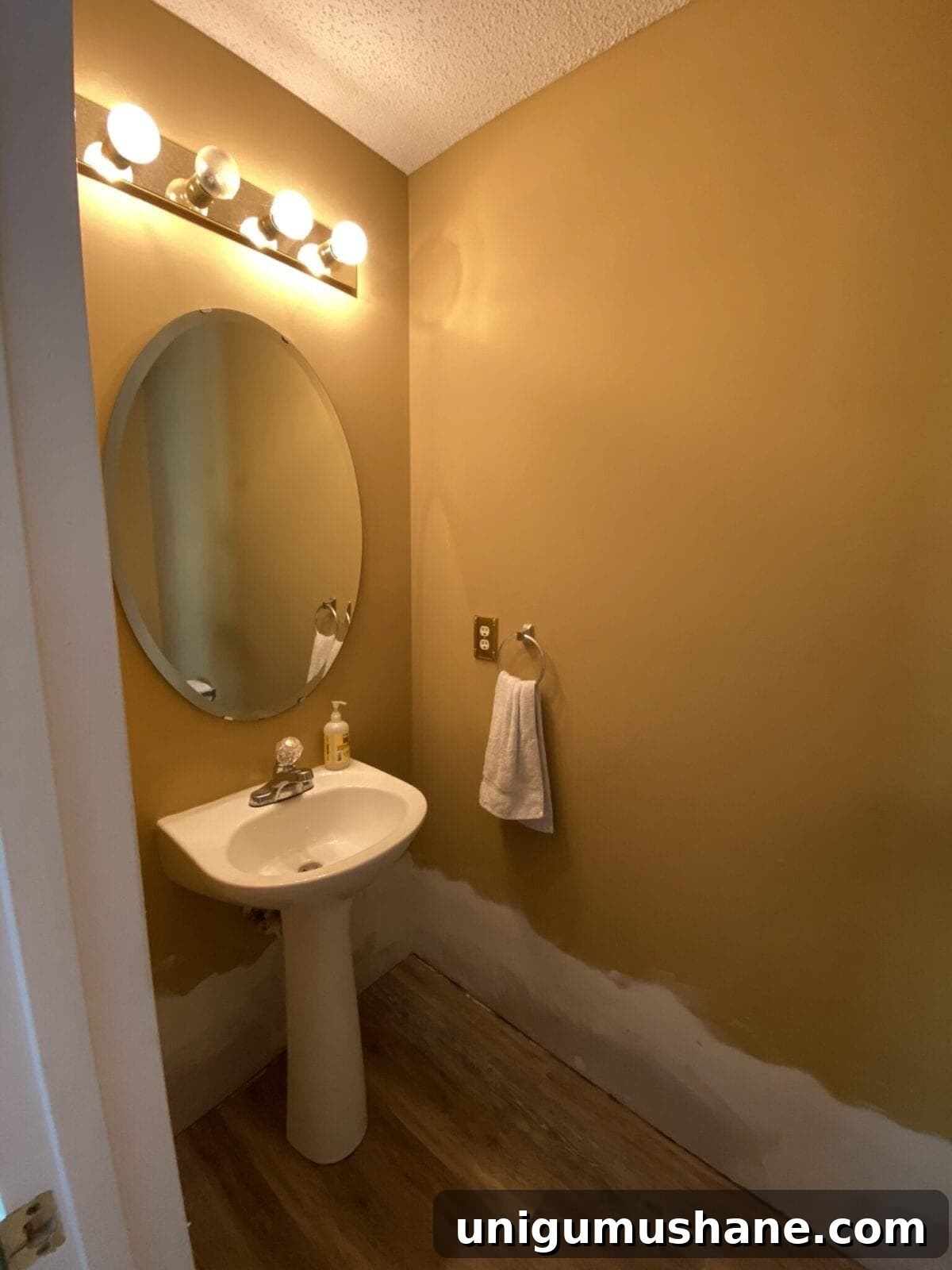 California Casual Powder Room: Mood Board and Design Ideas 3 img 37206 2