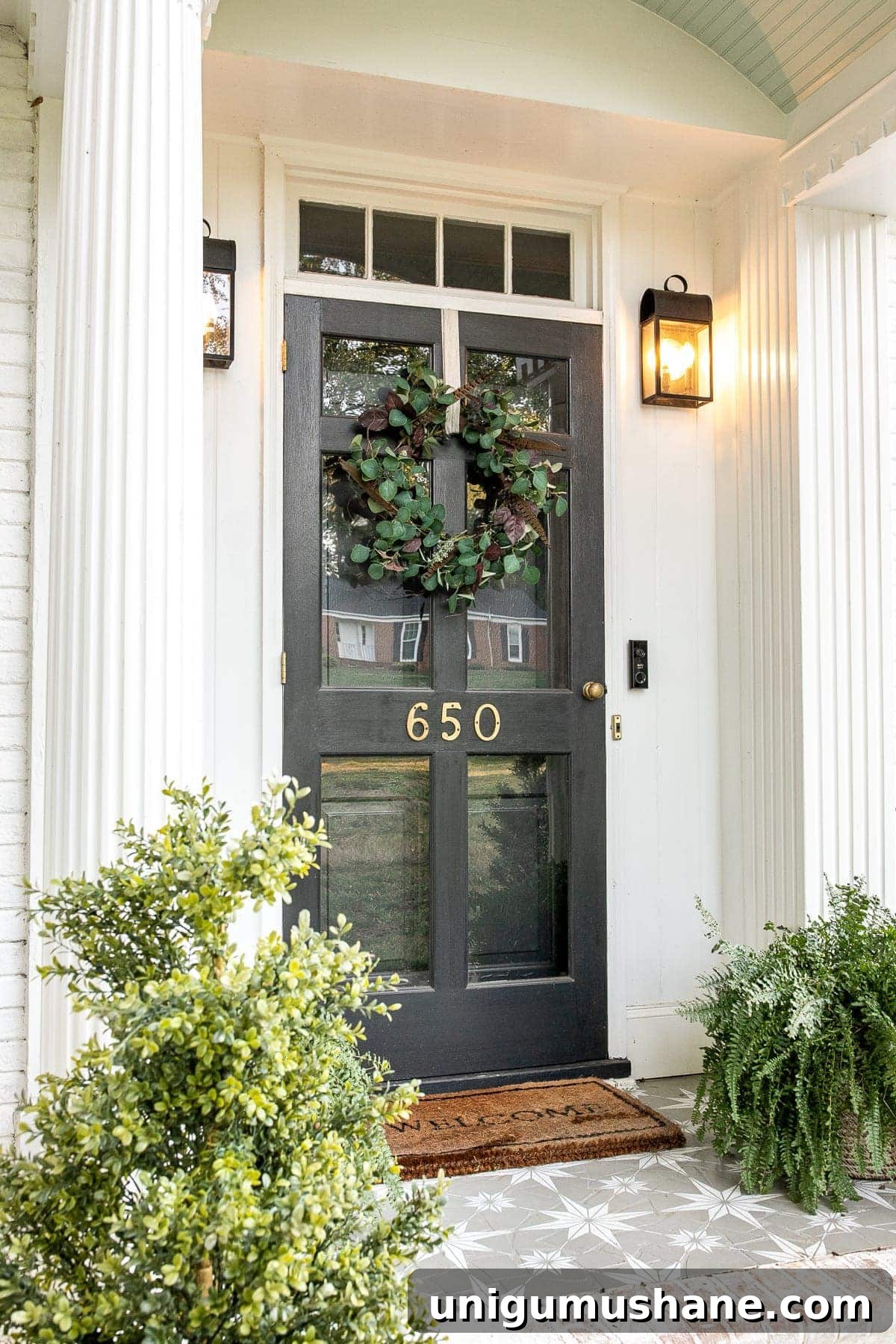 DIY Fall Decor Projects to Make Your Home Cozy 22 DIY fall decor with a DIY eucalyptus and feather wreath