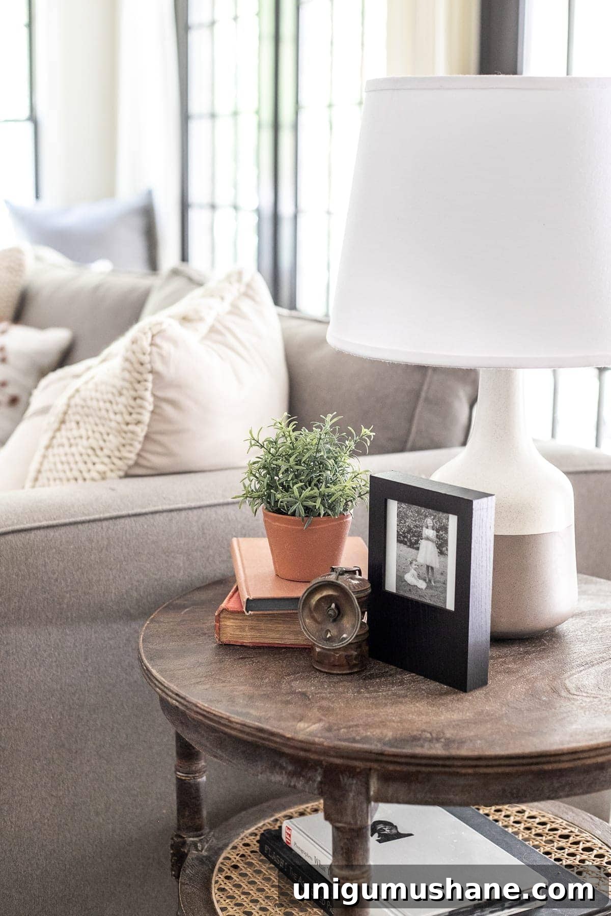 living room end table decor