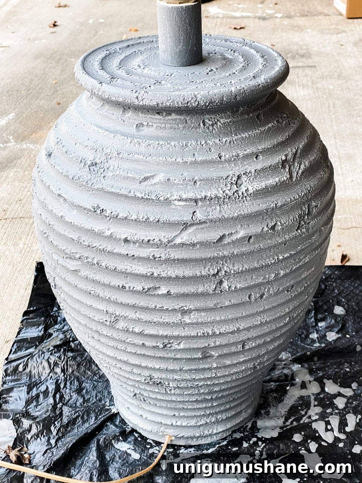 lamp with dry brushing
