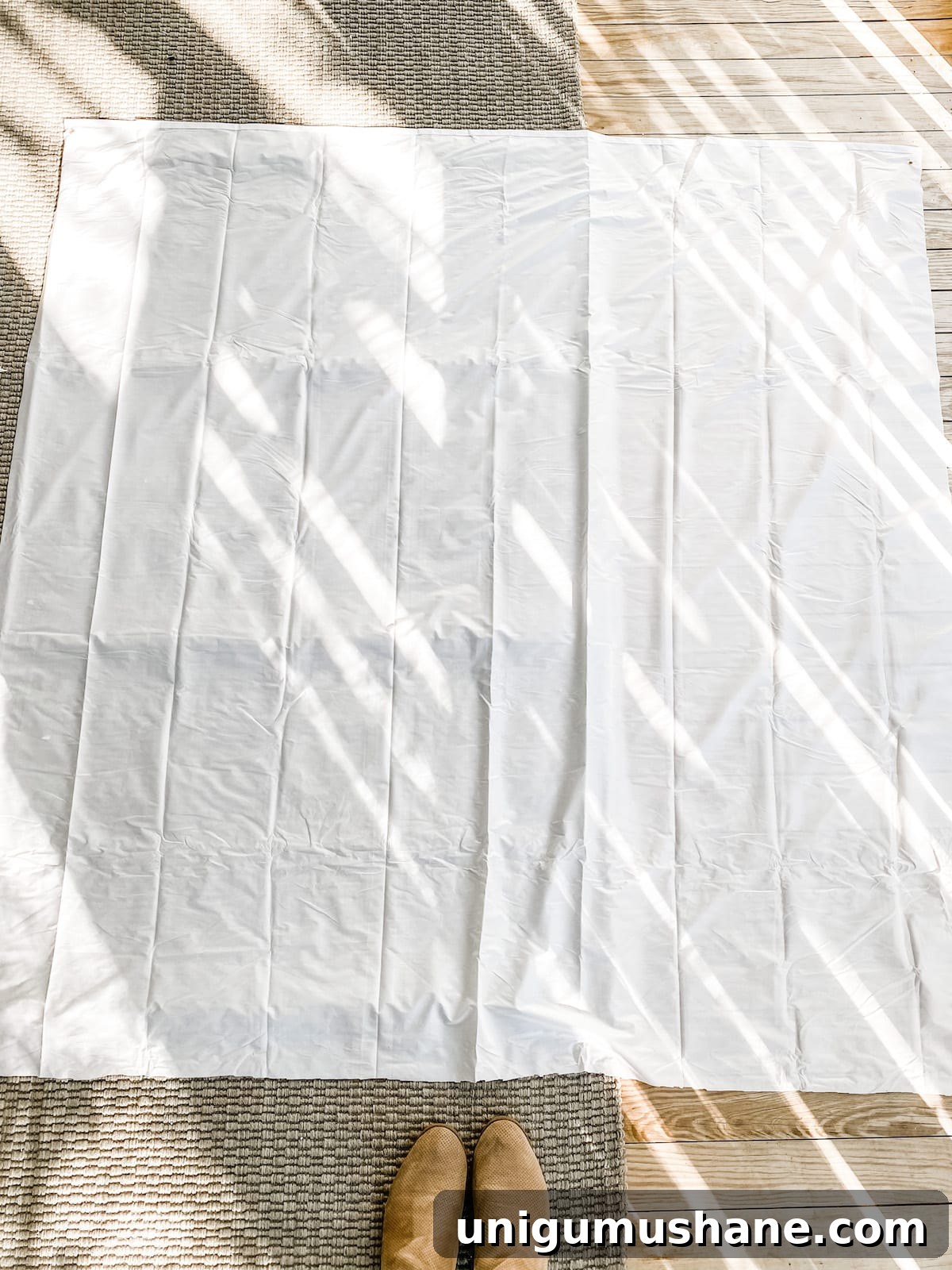 DIY Fall Porch Outdoor Movie Screen and S'mores Table 10 how to make an outdoor movie screen