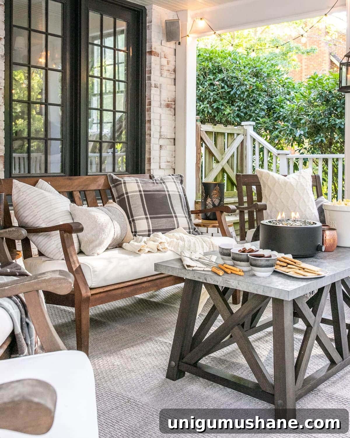 DIY Fall Porch Outdoor Movie Screen and S'mores Table 15 fall outdoor decor and back porch