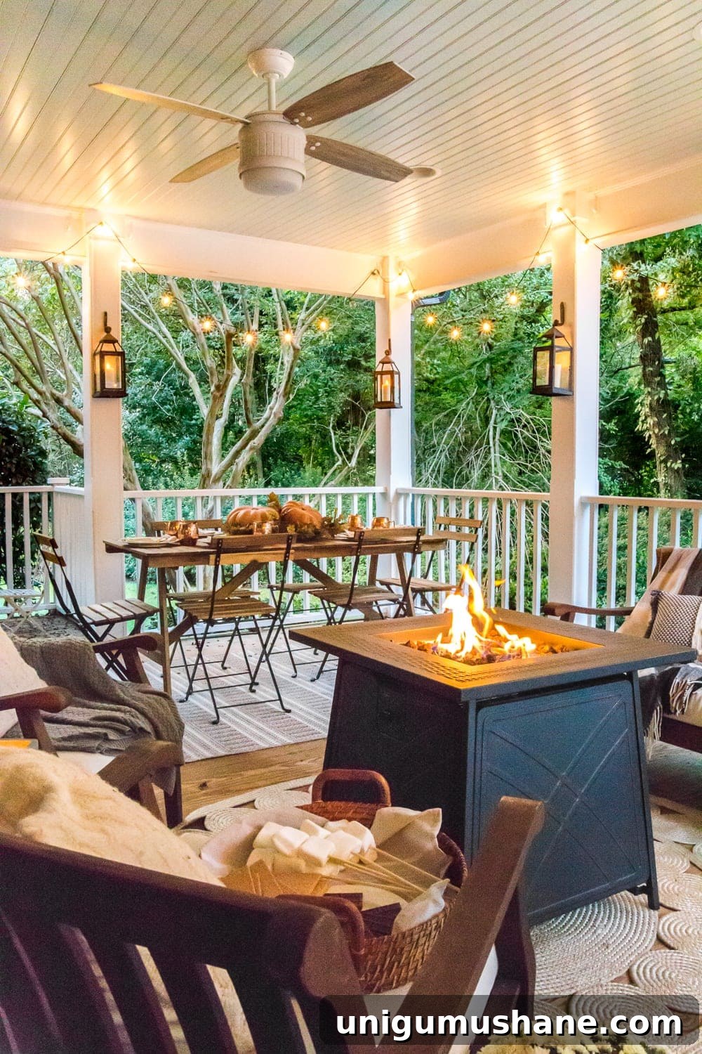 4 Essentials to Create a Cozy Backyard Retreat 4 back porch decor fall