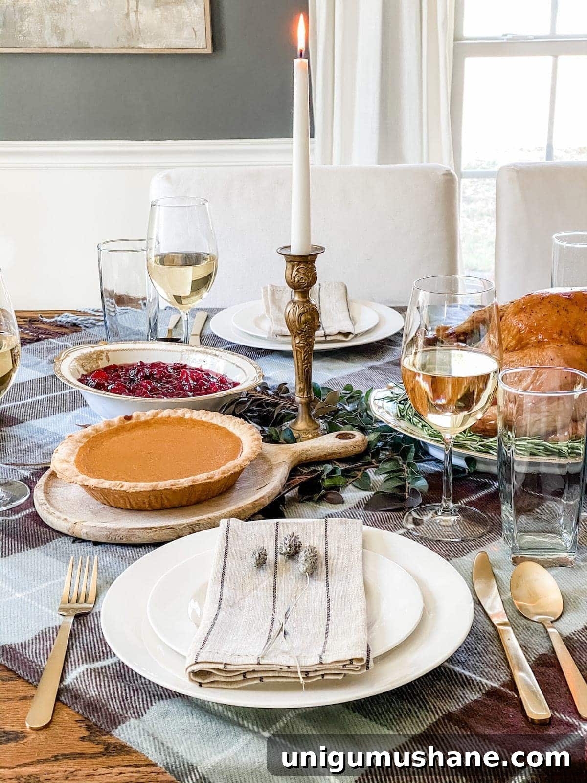 Budget Thanksgiving Table Decor and Printable Cooking Timeline 6 Simple place setting for Thanksgiving table decor
