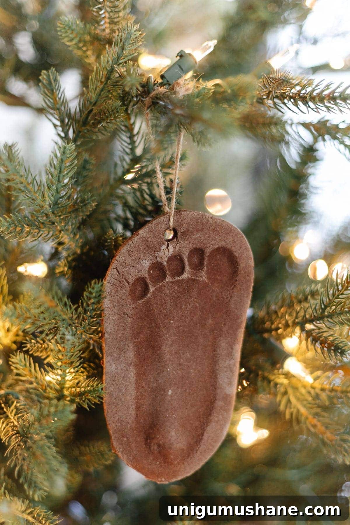 DIY Cinnamon Salt Dough Christmas Ornaments 2 DIY Cinnamon Salt Dough Ornaments | A step-by-step tutorial to make cinnamon salt dough ornaments that look just like gingerbread cookies, smell amazing, and last for years.
