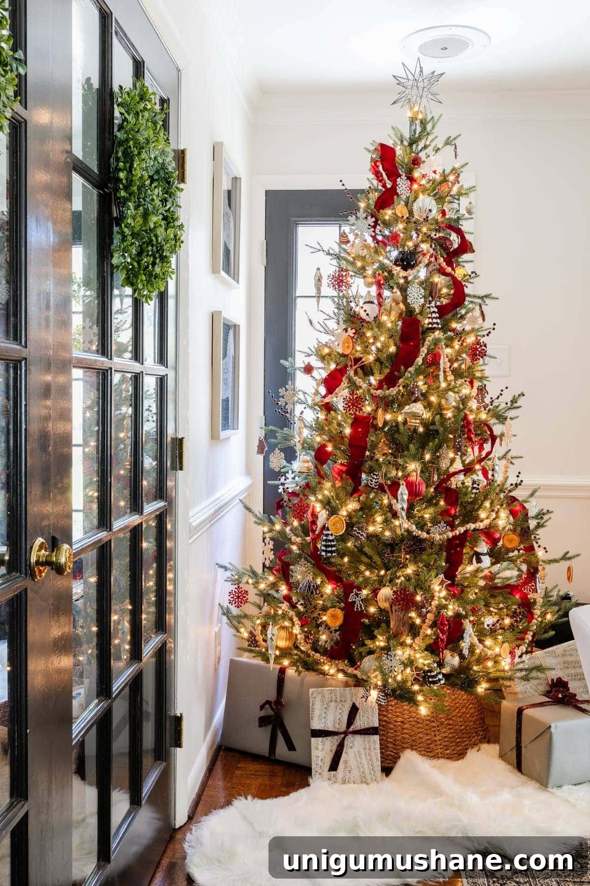 Modern Meets Traditional Christmas Home Tour 12 img 38045 12