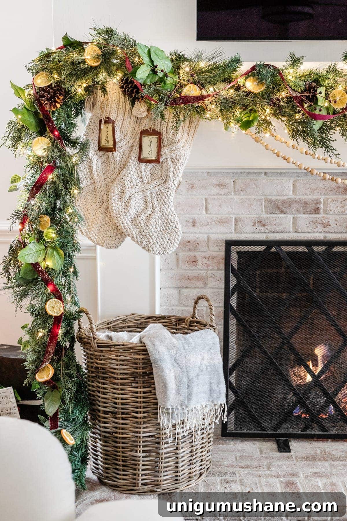 Modern Meets Traditional Christmas Home Tour 18 img 38045 18