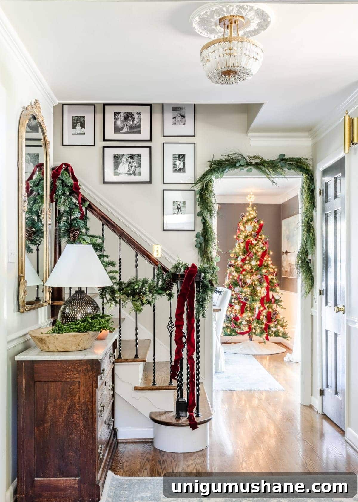Modern Meets Traditional Christmas Home Tour 3 img 38045 3