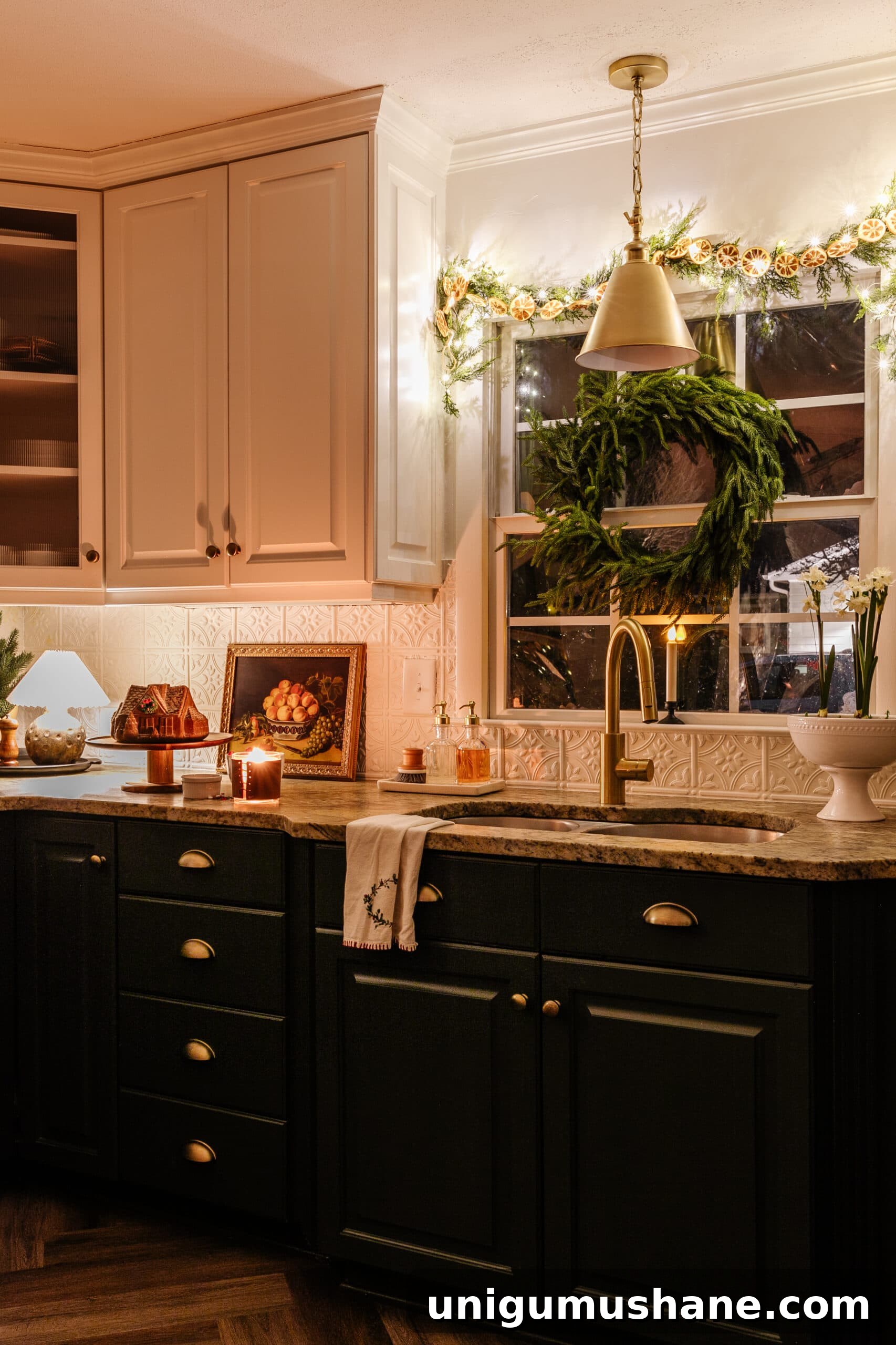 DIY Christmas Brunch Decor Ideas with Printable Art 11 Christmas kitchen decor at night