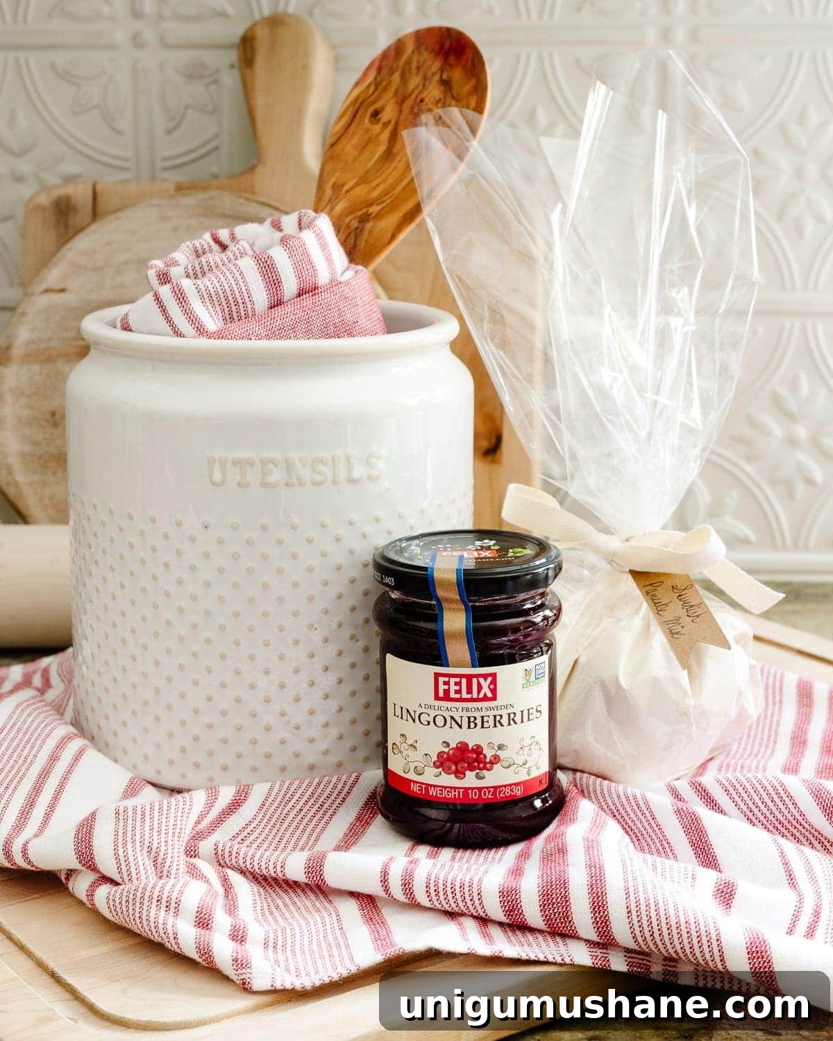 50 Unique Christmas Gift Basket Ideas to Impress 11 pancake gift basket