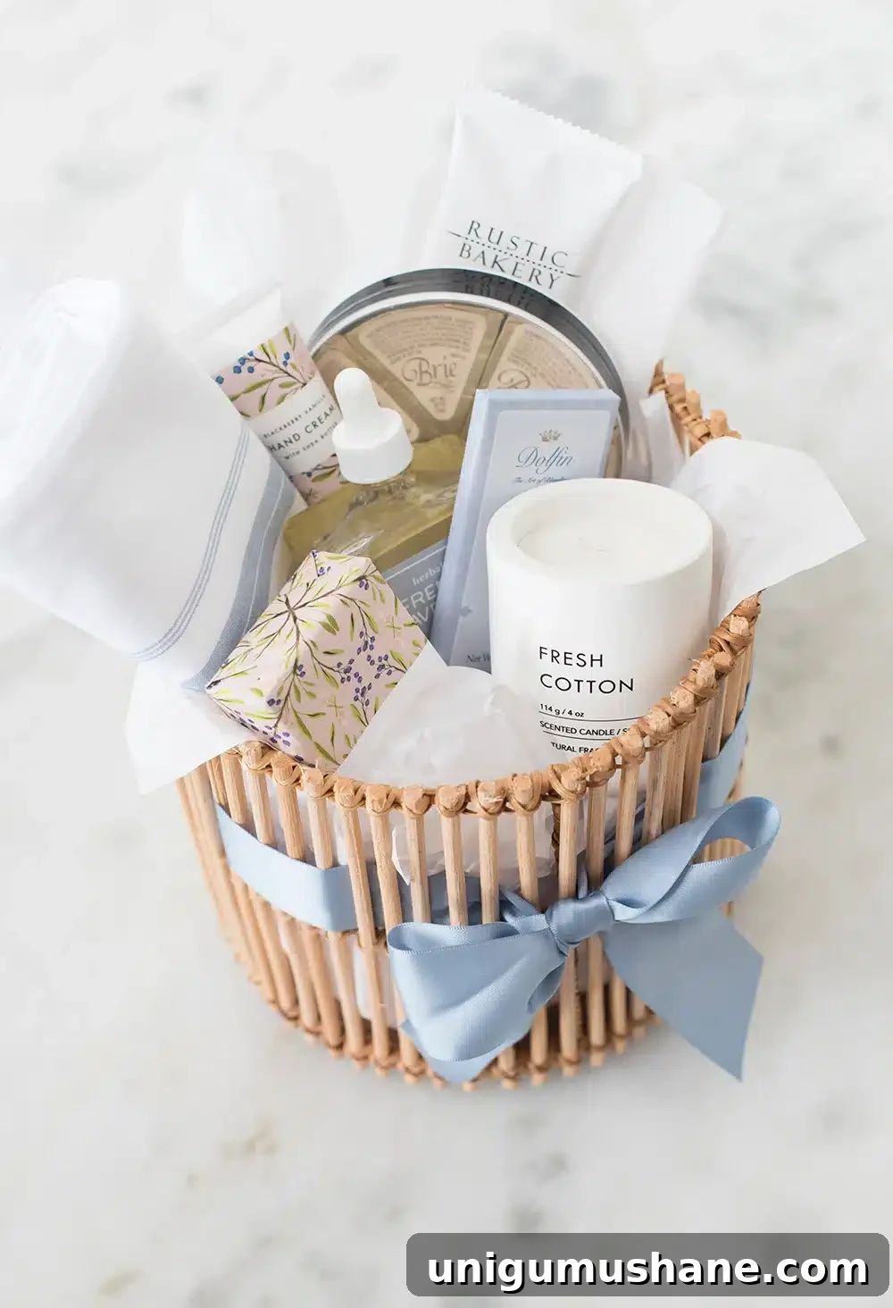 50 Unique Christmas Gift Basket Ideas to Impress 51 scented bath and home gift basket