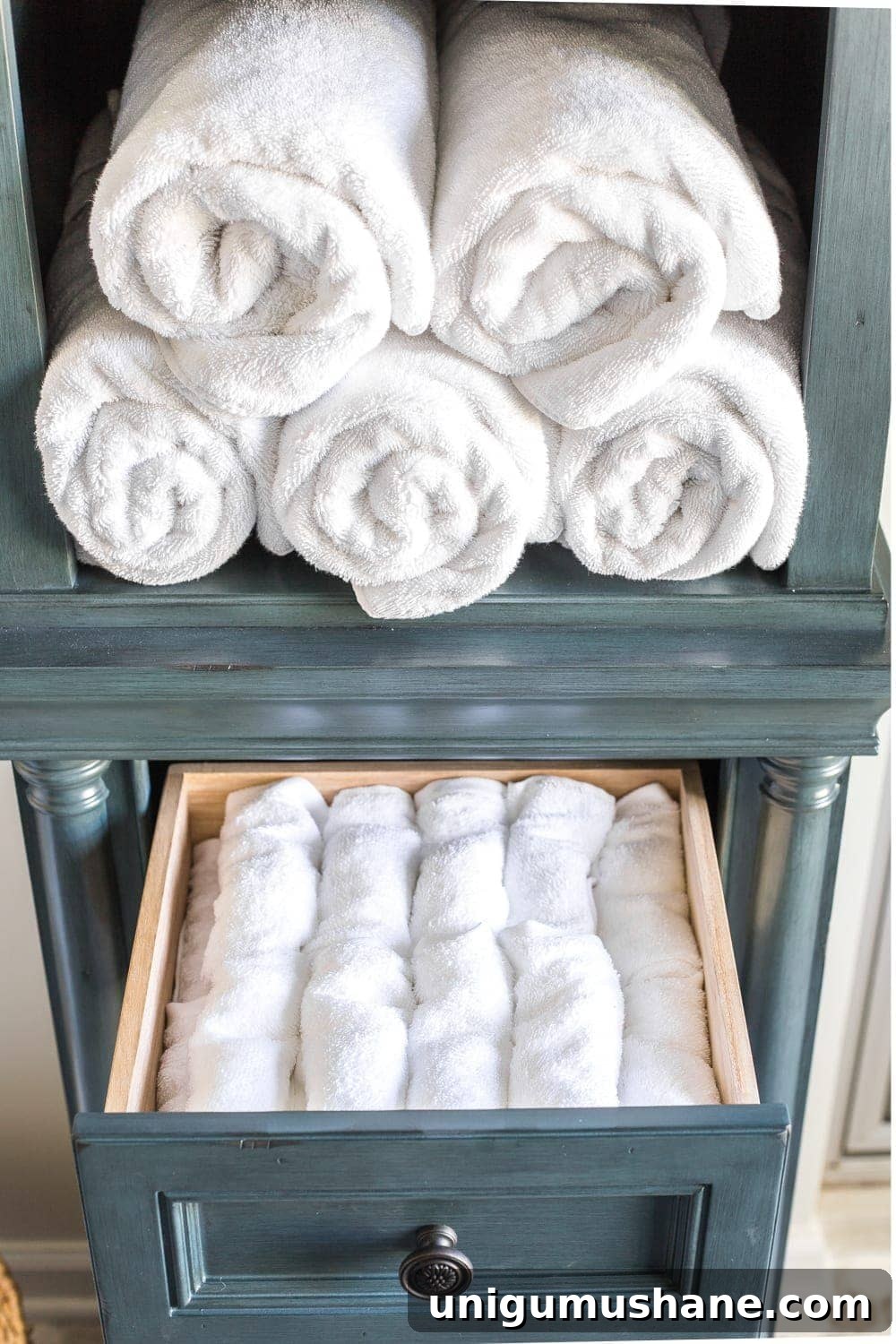 white towels and washcloths for a clean, spa-like feeling