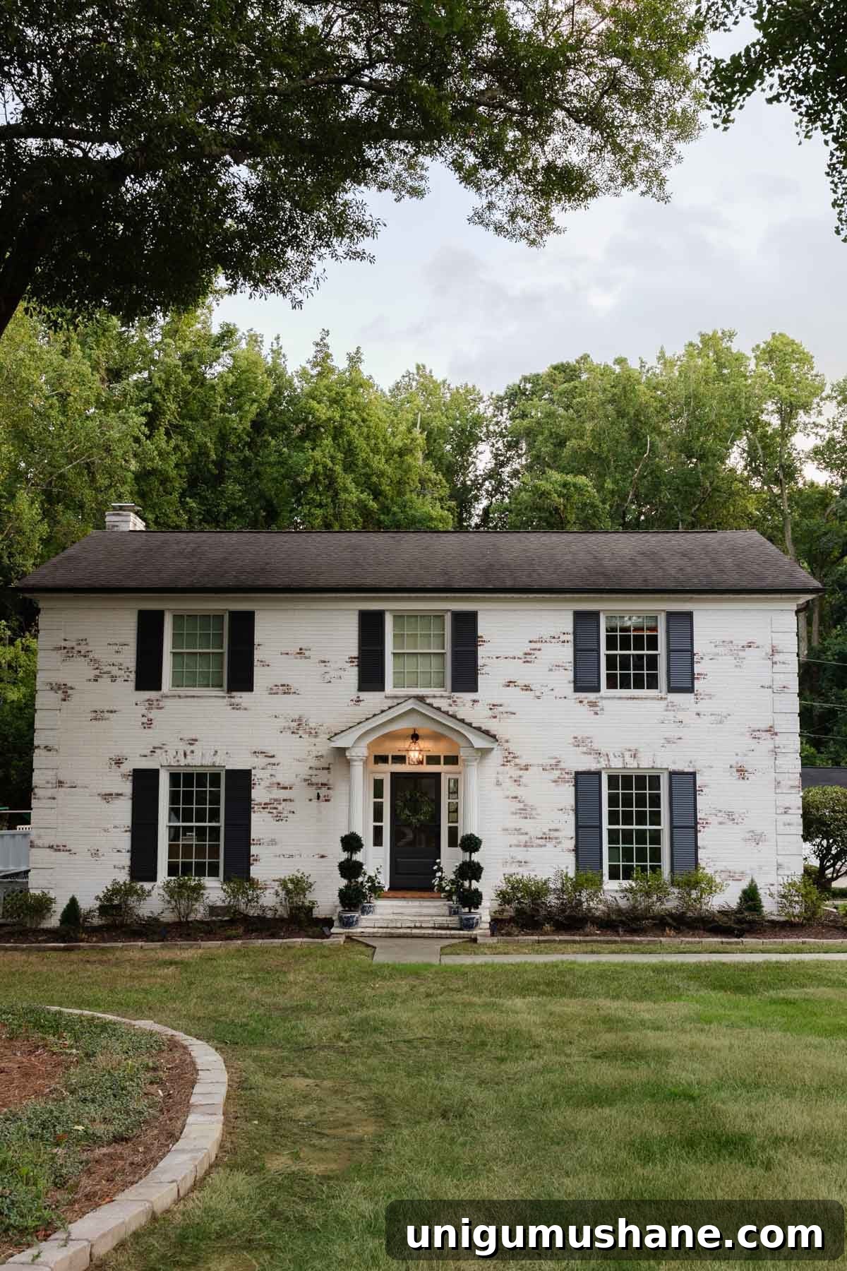 18 Interior Paint Ideas to Transform Every Room in Your Home 4 colonial limewash brick house exterior