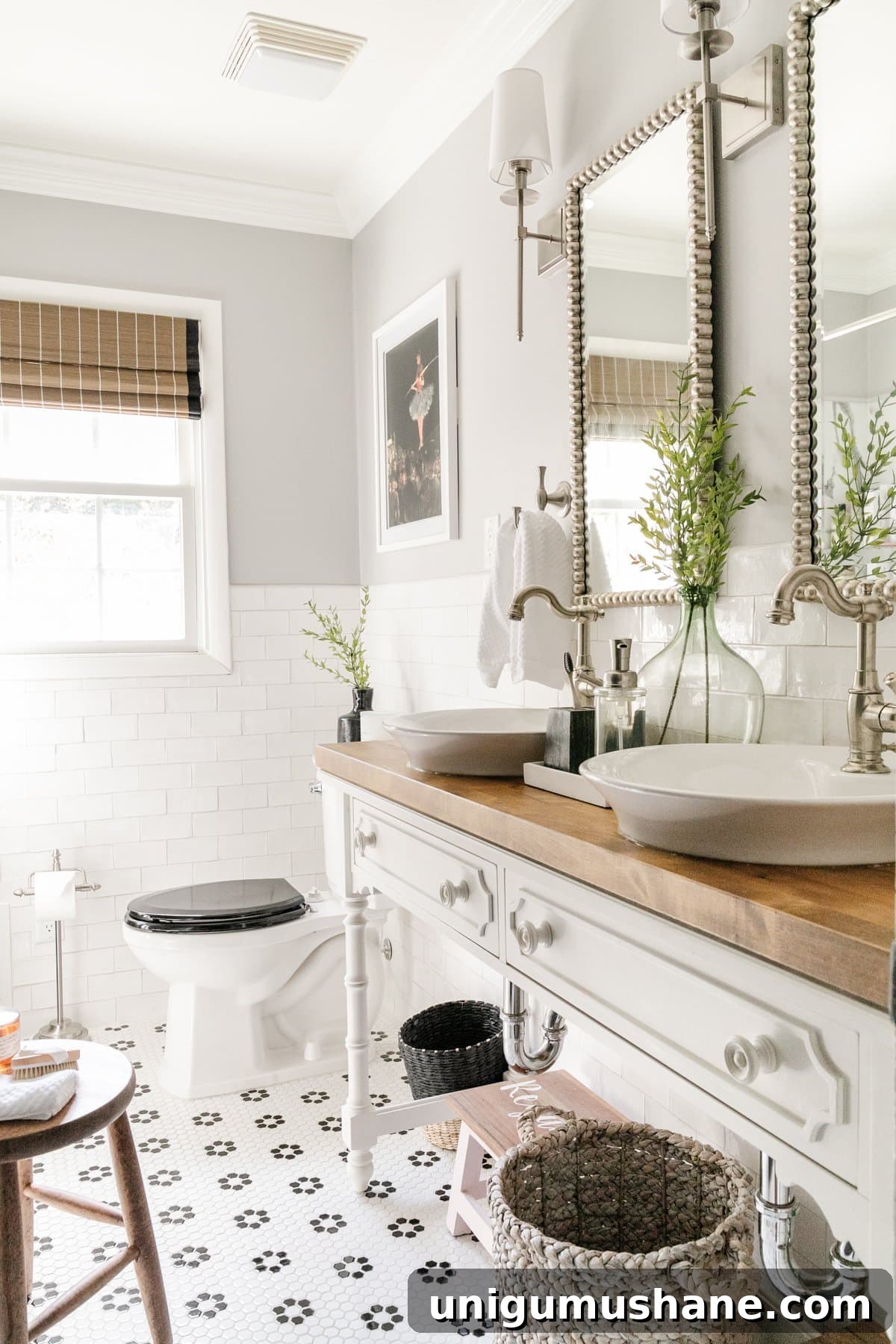 18 Interior Paint Ideas to Transform Every Room in Your Home 7 black and white bathroom decor