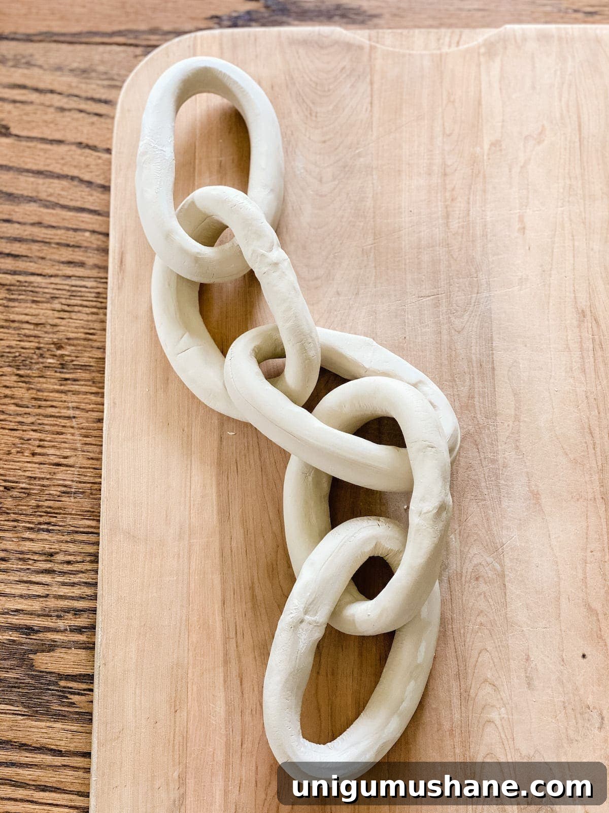 DIY Air Dry Clay Chain for Jewelry and Home Decor 5 air dry clay shaped into a chain