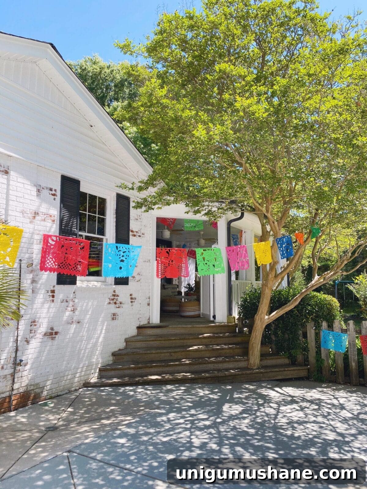 How to Plan a Fiesta Baby Shower: Themes, Decor and Menu Ideas 3 Mexican banner baby shower decor
