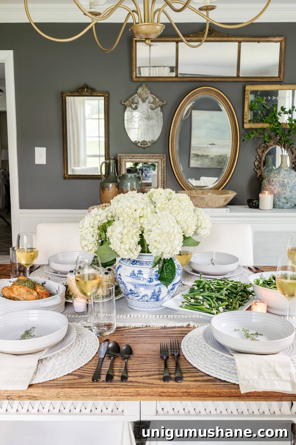 Stylish Dining Table Decor Ideas and Affordable Dinnerware 10 modern traditional Chinoiserie table decor