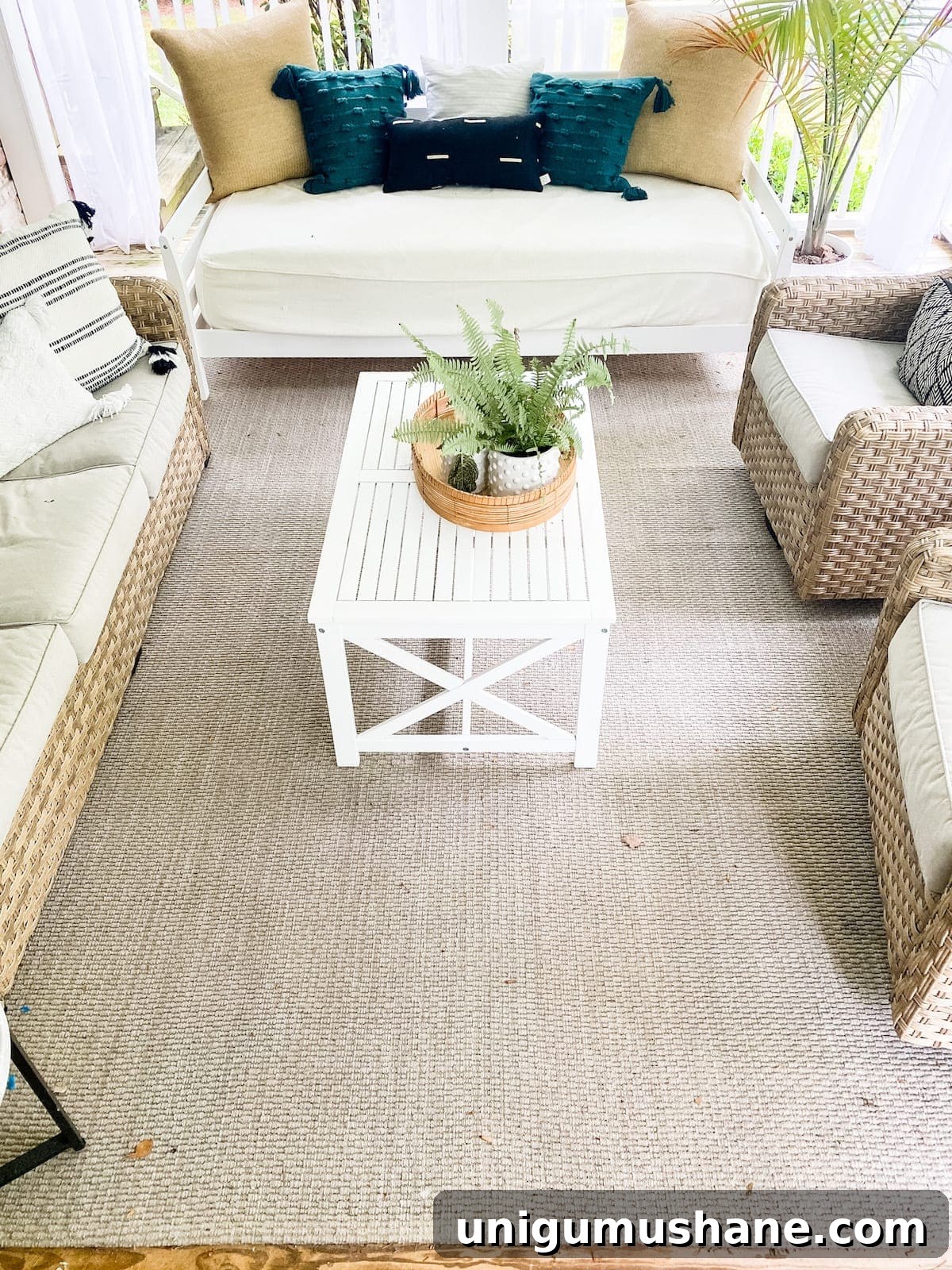 DIY Floral Block Outdoor Rug with Cricut Stencil 2 plain outdoor rug before
