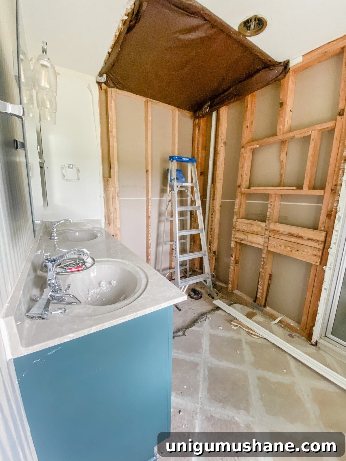 Modern Classic Bathroom Ideas to Inspire Your Remodel 2 bathroom renovation