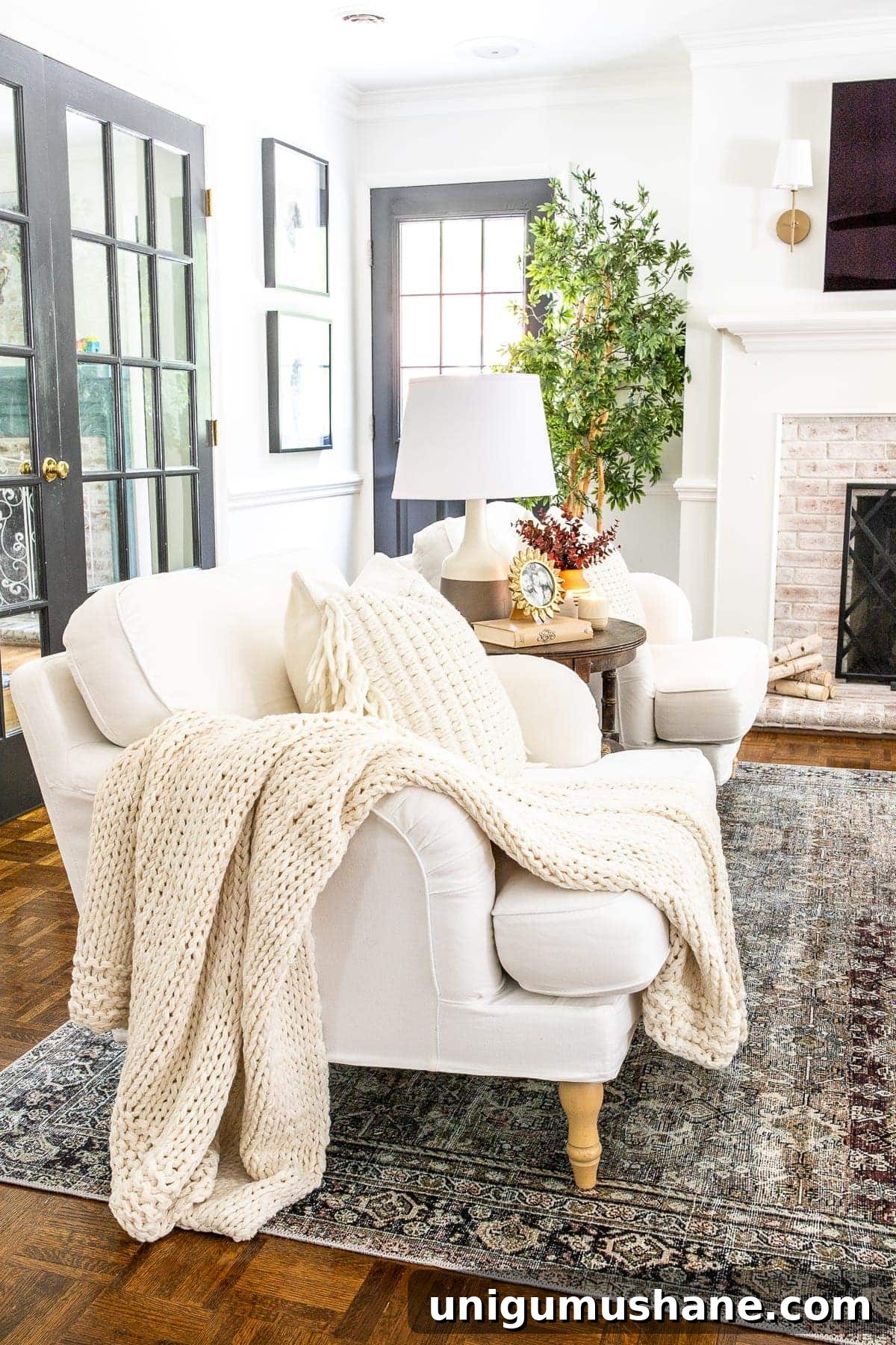 12 Budget-Friendly Fall Decor Ideas for a Luxe Look 8 chunky knit throw blanket
