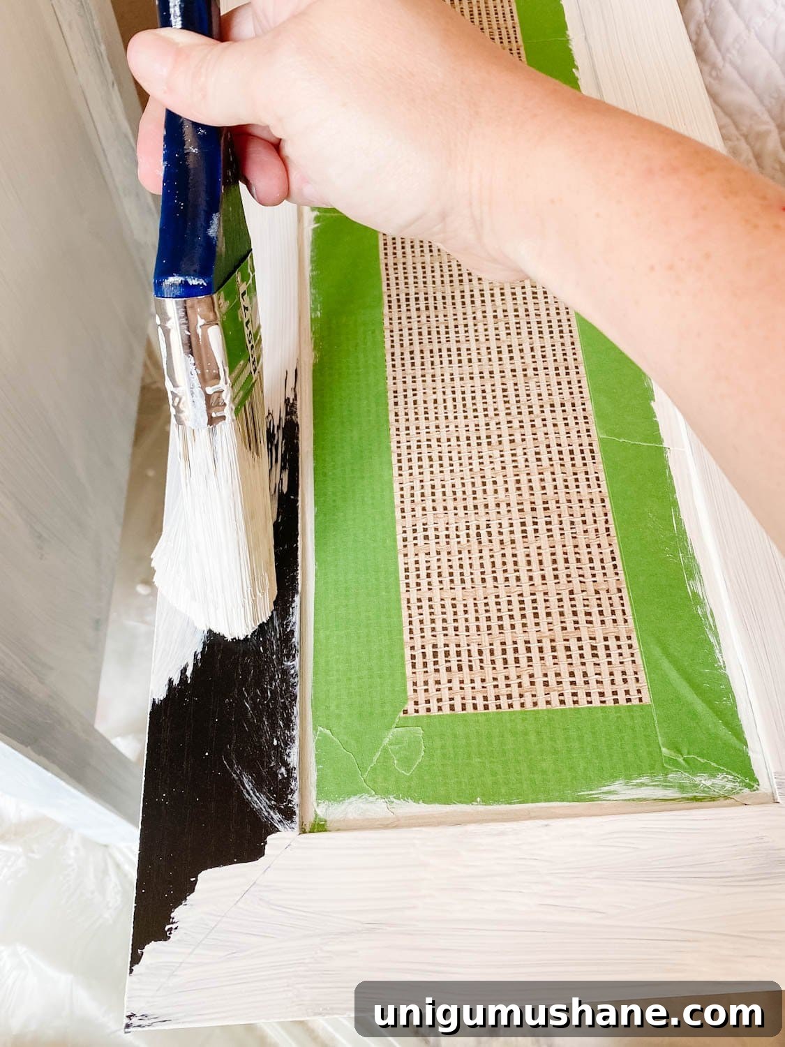 Painting Laminate Furniture: Regan's Room Makeover 6 how to paint laminate furniture - use oil based primer