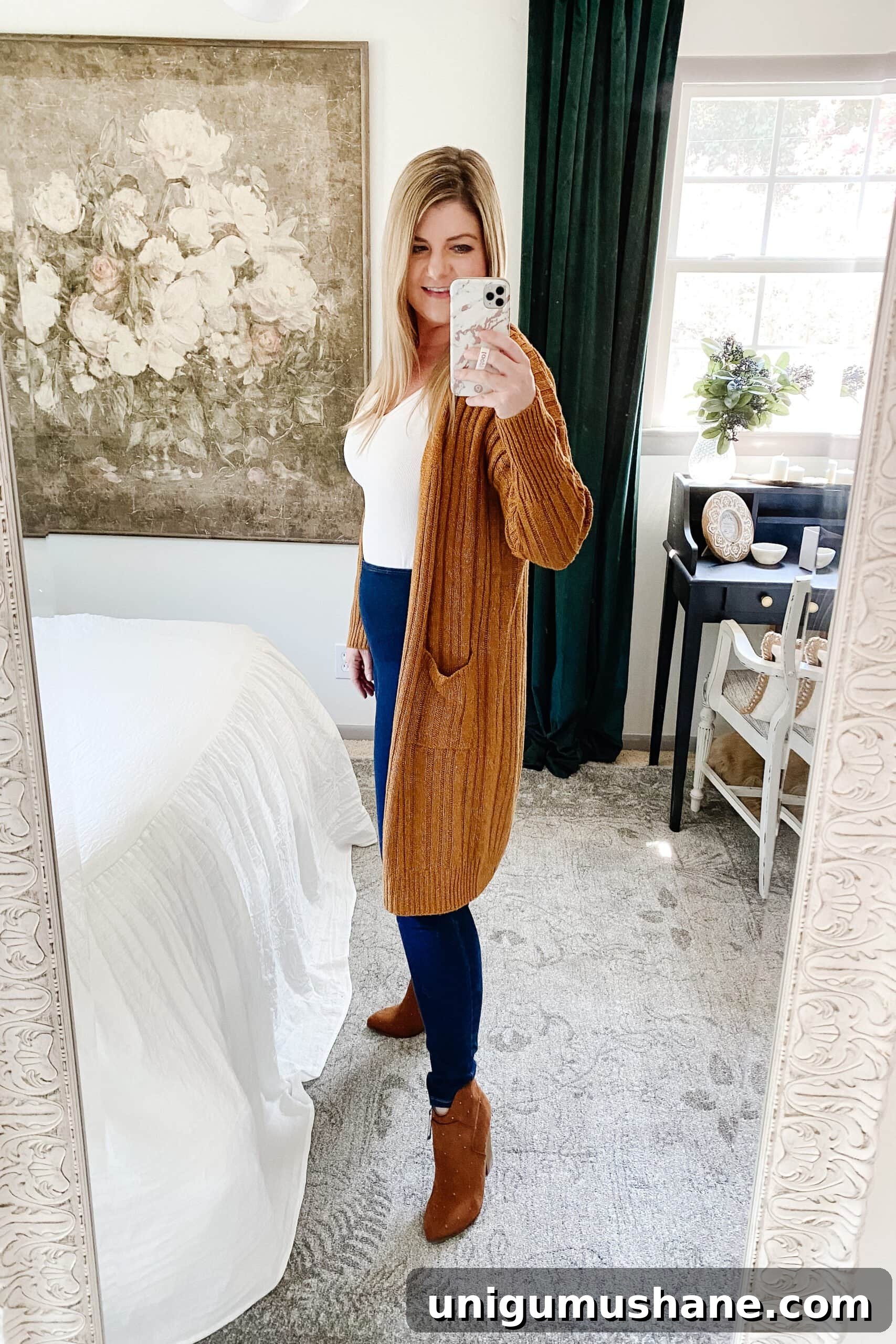 6 Fall Outfits That Flatter and Create a Slimmer Silhouette 4 Slimming fall outfit idea: long cardigan, tucked top, dark wash high waist jeans, pointed toe boots