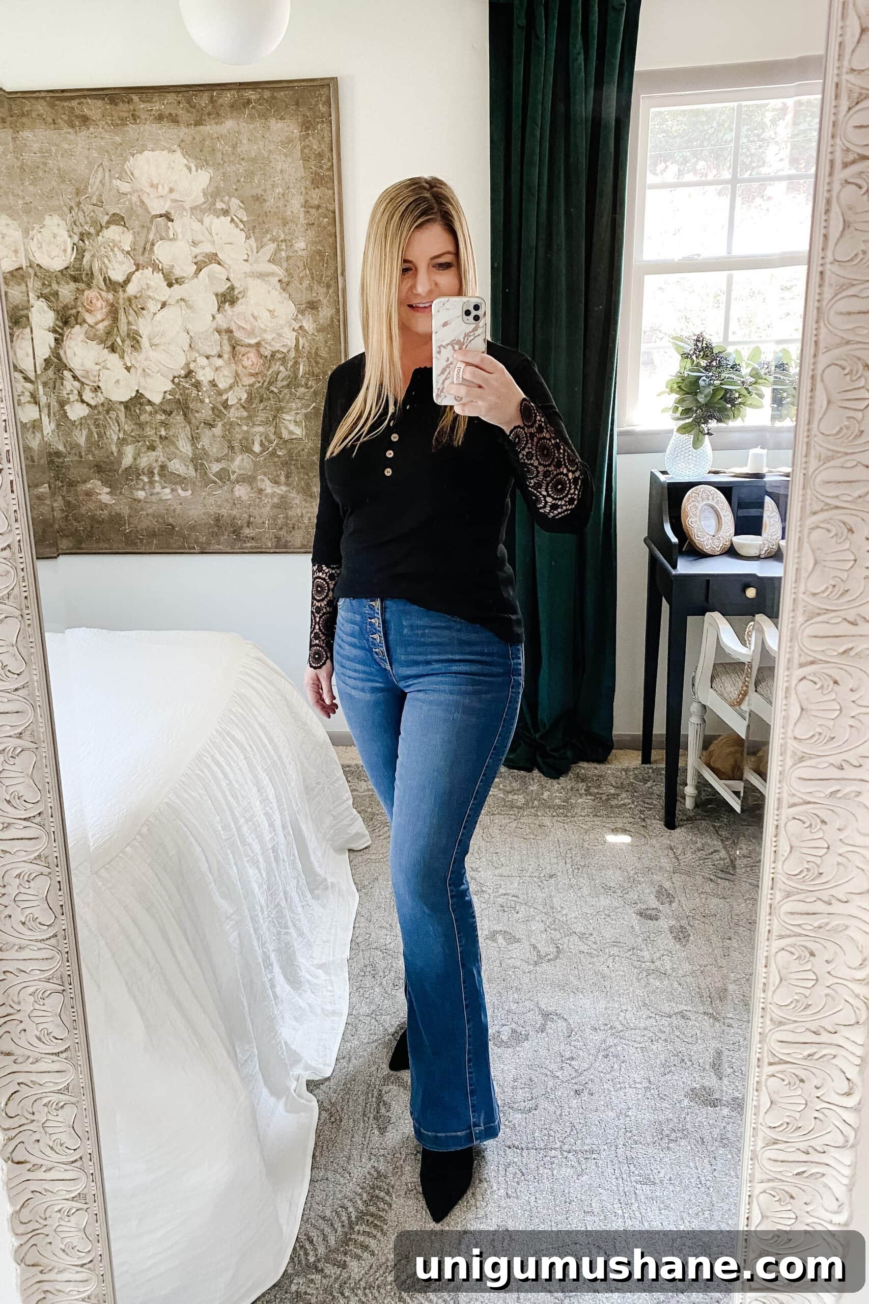 6 Fall Outfits That Flatter and Create a Slimmer Silhouette 5 Slimming fall outfit idea: dark front tucked top, flare jeans, pointed toe boots
