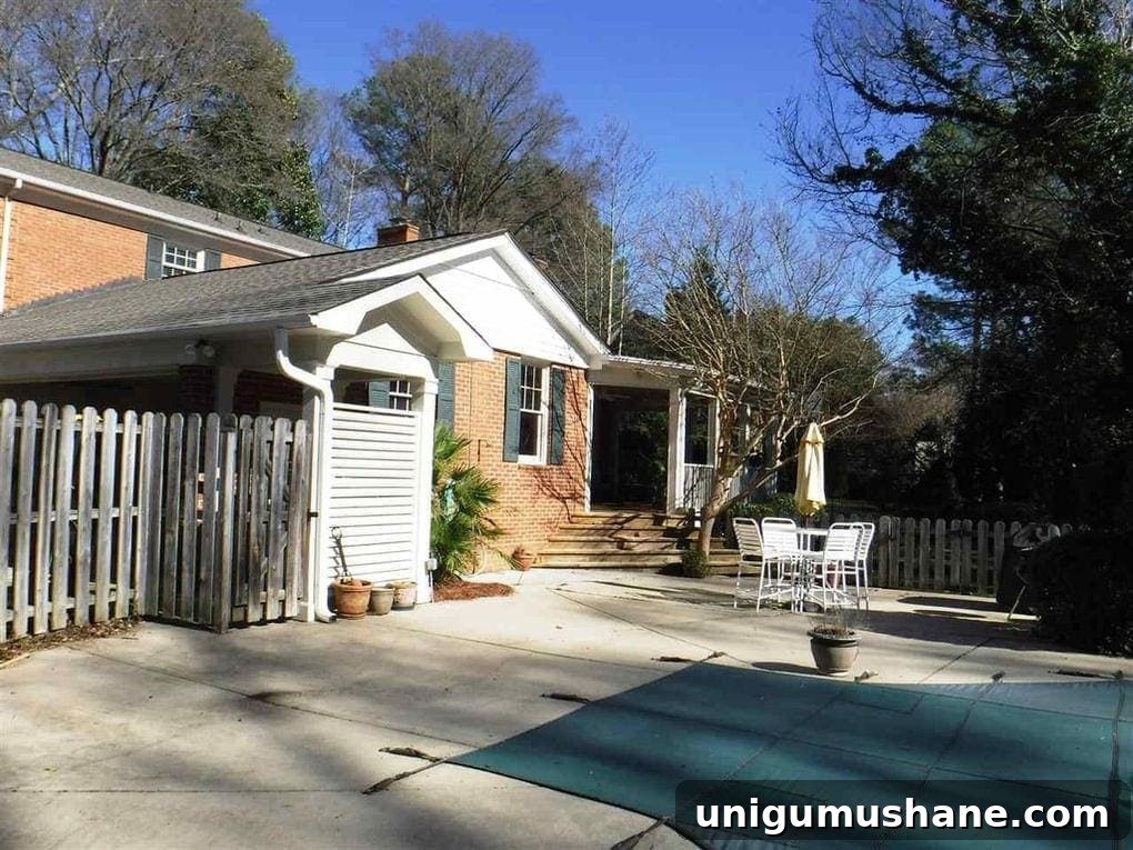 Vinyl Fence Installation: Costs, Materials, and Tips 26 backyard pool before