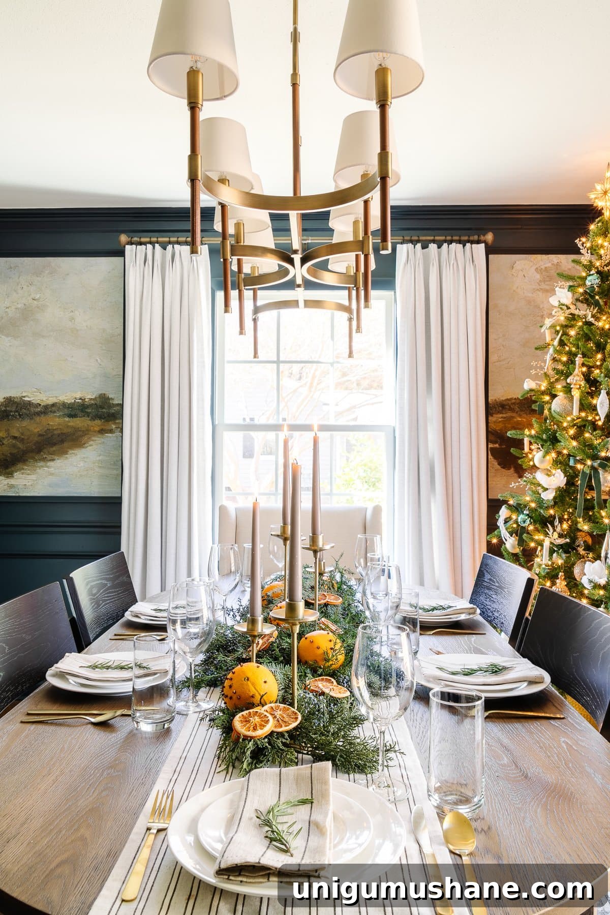 Holiday Housewalk 2021: Traditional Christmas Decorating Ideas 12 Christmas centerpiece using branches and oranges