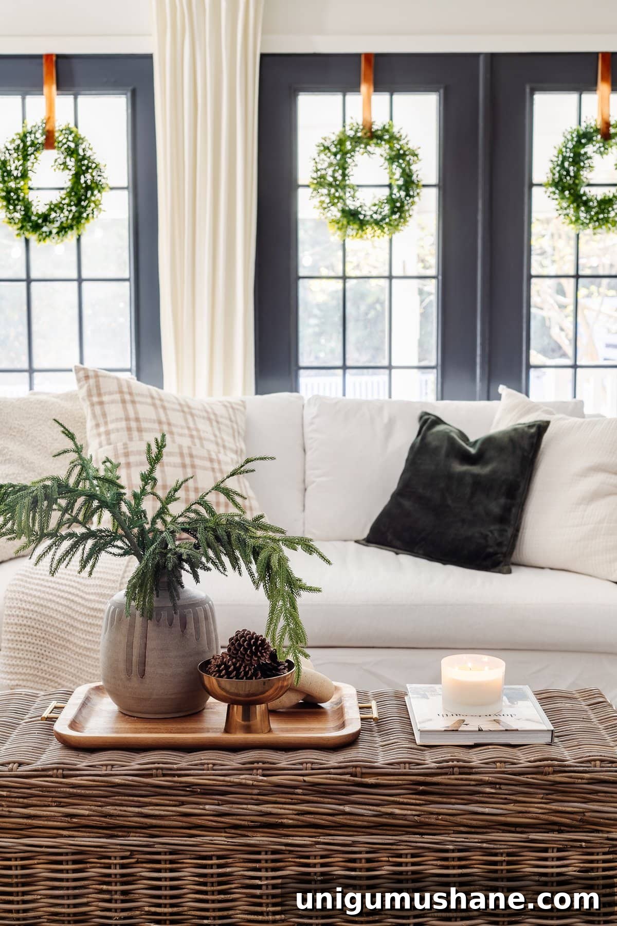 Holiday Housewalk 2021: Traditional Christmas Decorating Ideas 26 neutral Christmas decor ideas