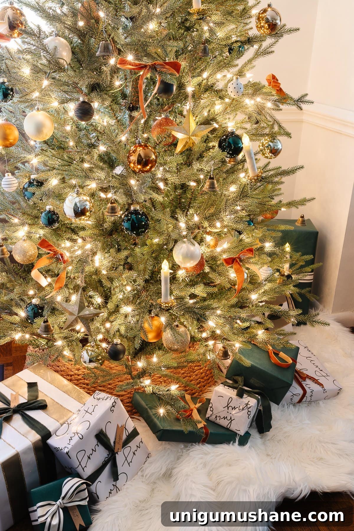 Holiday Housewalk 2021: Traditional Christmas Decorating Ideas 29 green and orange Christmas decor ideas