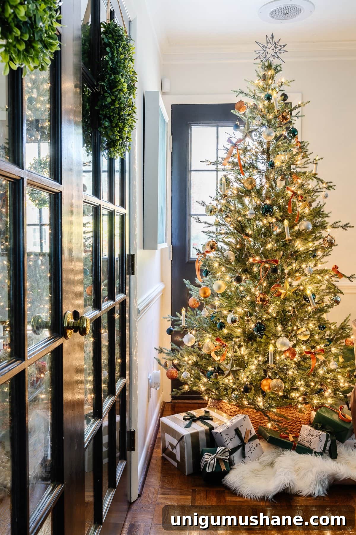 Holiday Housewalk 2021: Traditional Christmas Decorating Ideas 30 green and copper christmas tree