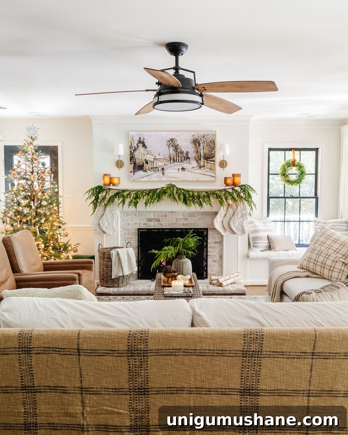 Holiday Housewalk 2021: Traditional Christmas Decorating Ideas 31 neutral christmas living room decor