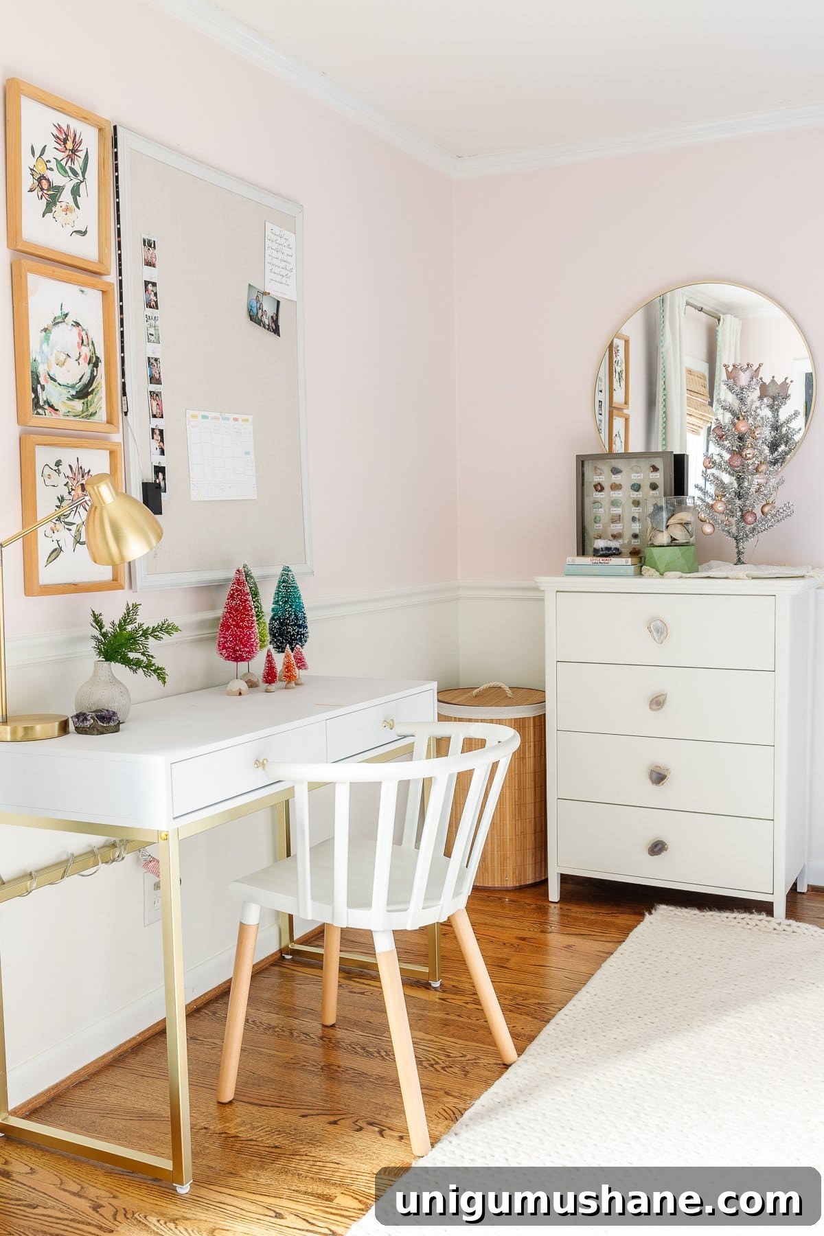 Christmas bedroom decor in a little girl's room