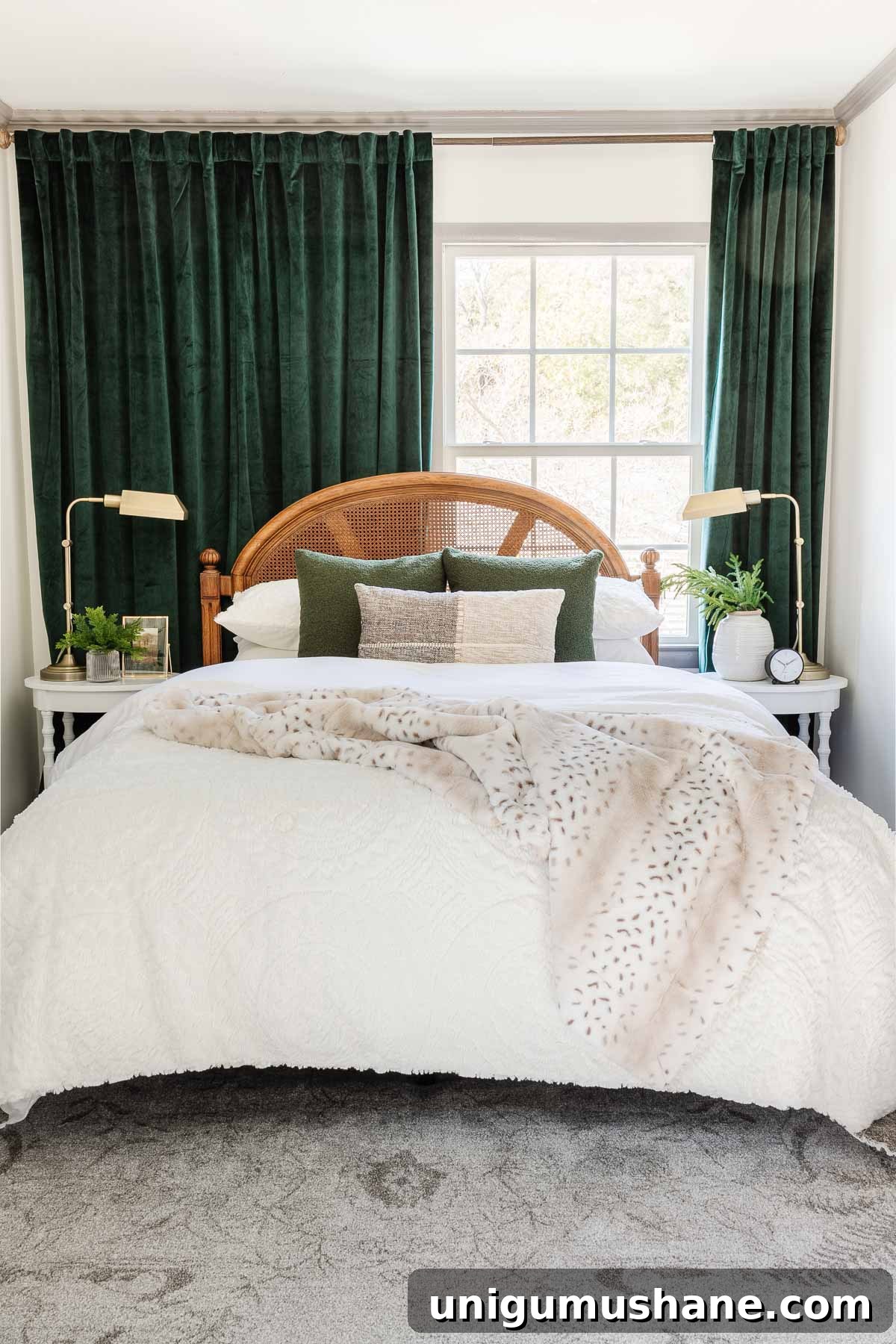 Cozy Christmas guest bedroom decor