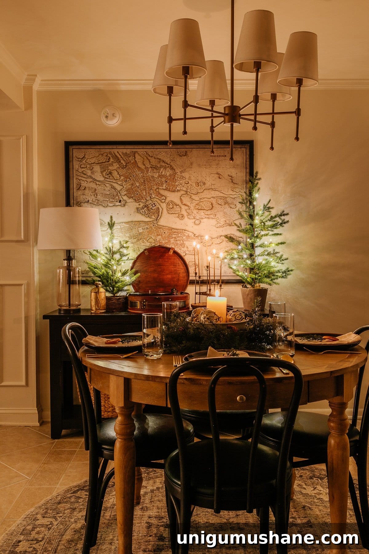 Christmas Candlelight Home Tour: Cozy Holiday Decor Ideas 24 Christmas breakfast nook at night