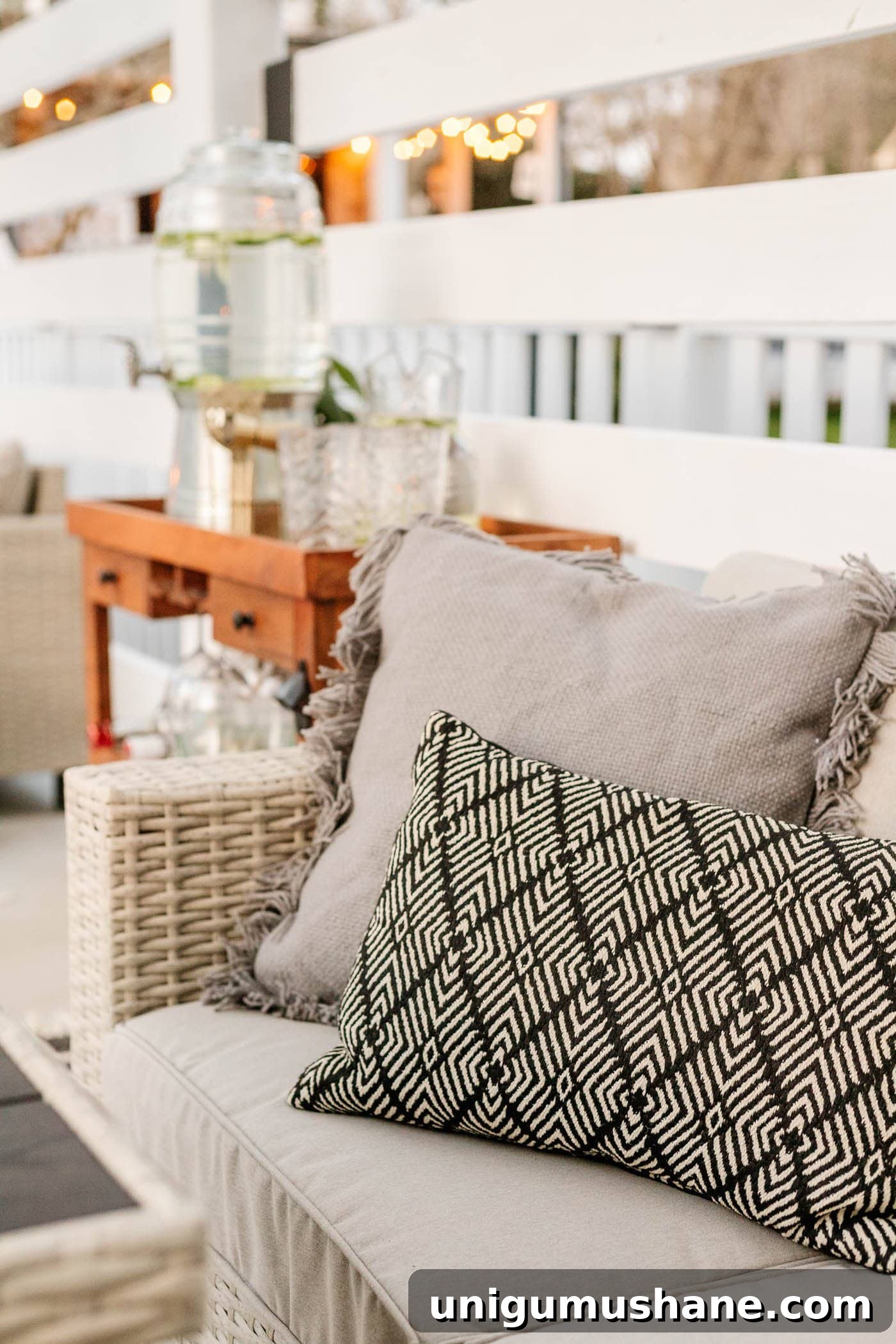 Better Homes and Gardens Patio Sets for Your Backyard 14 outdoor pillows
