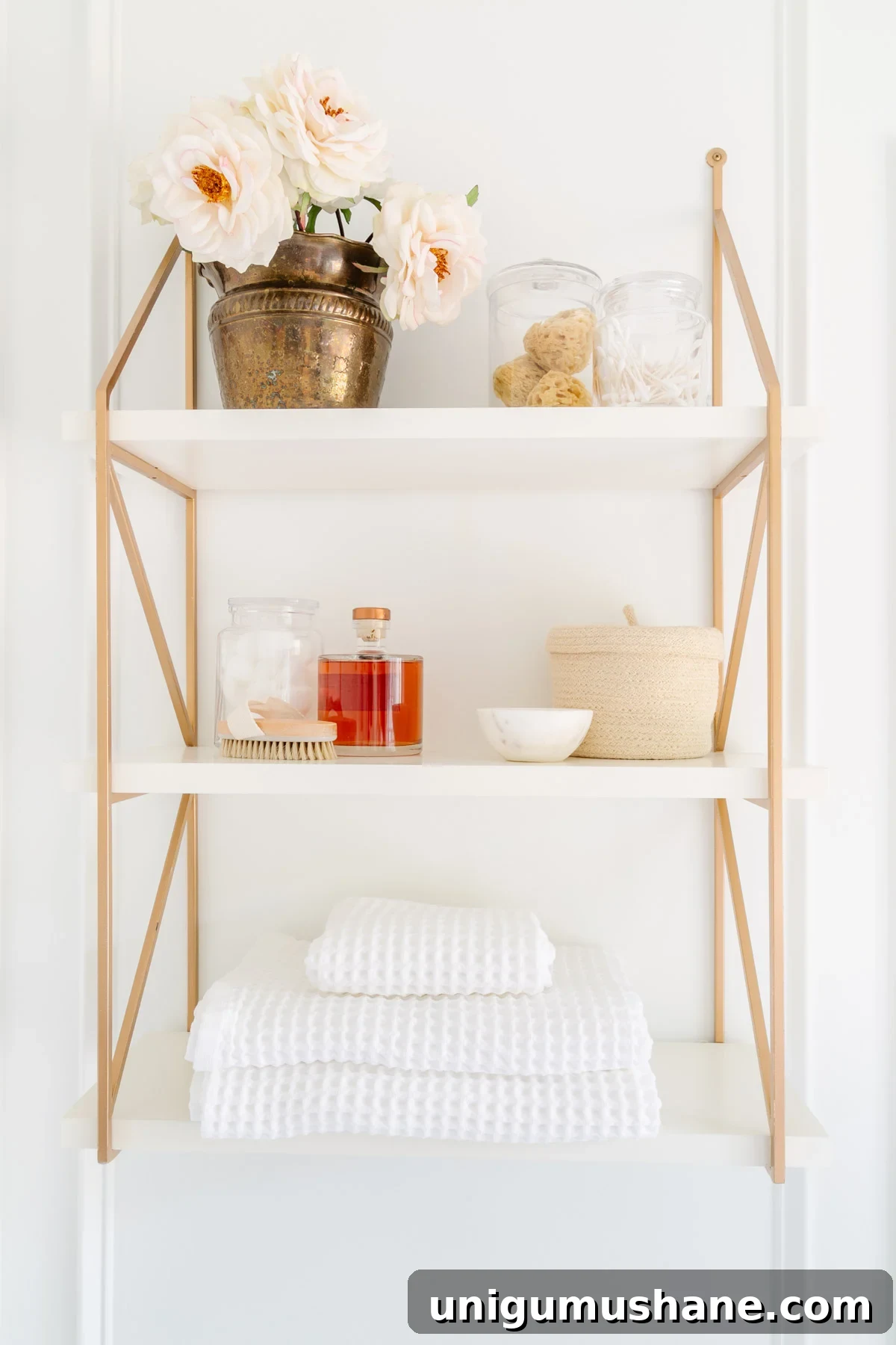 how to make your house look expensive - use white towels