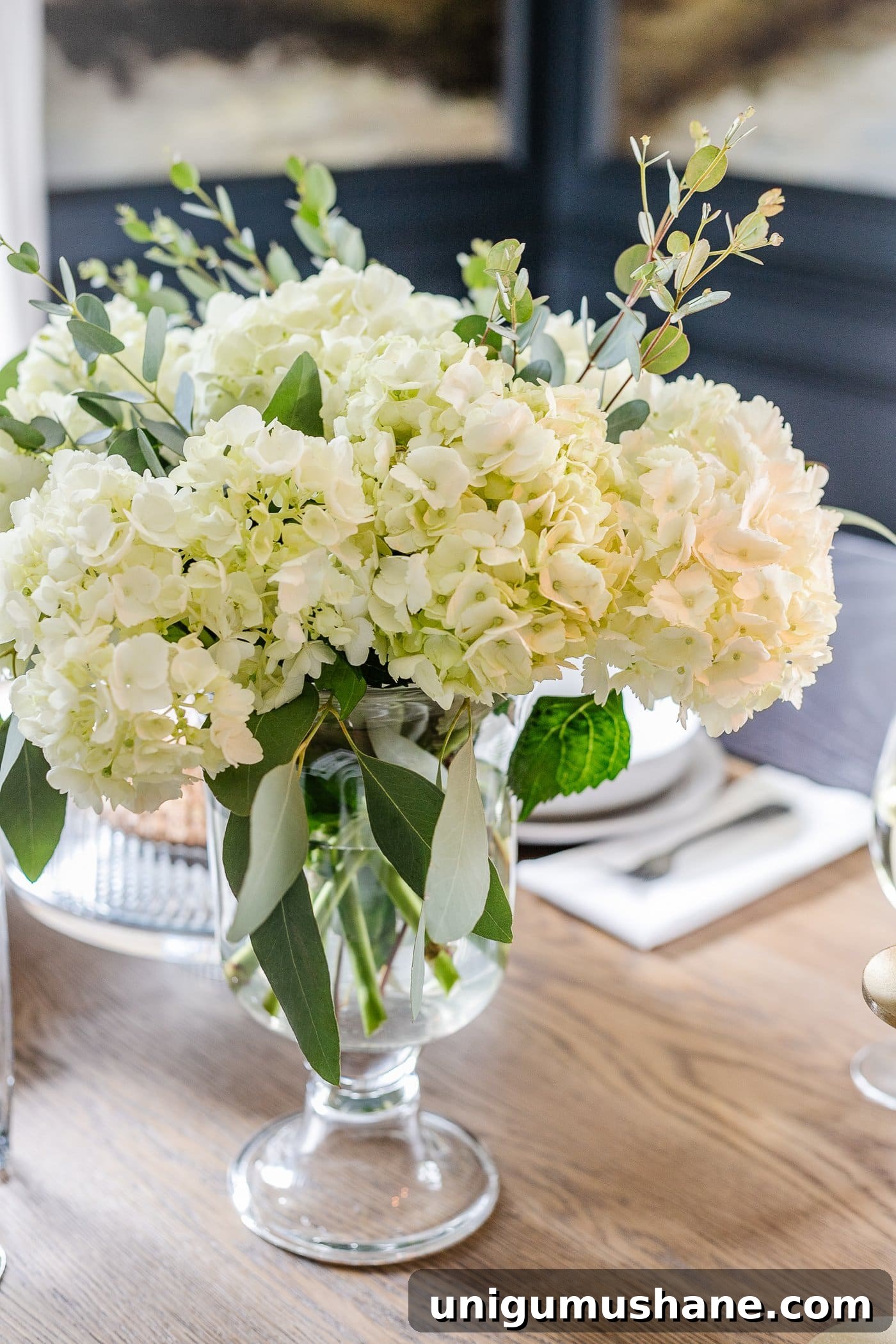 How to Set an Elegant Dinner Table for Any Occasion 9 simple dining table centerpiece with hydrangeas and eucalyptus leaves for summer