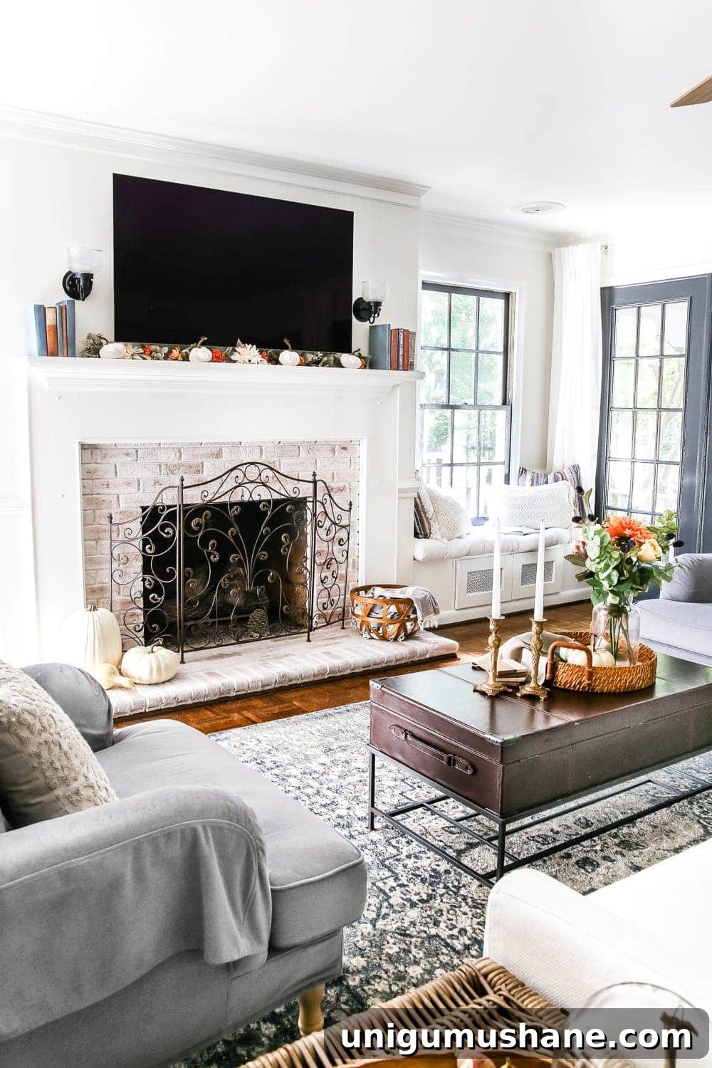 Budget Fall Living Room Decor Ideas That Save Time 4 fall living room decorating mistakes with pumpkins