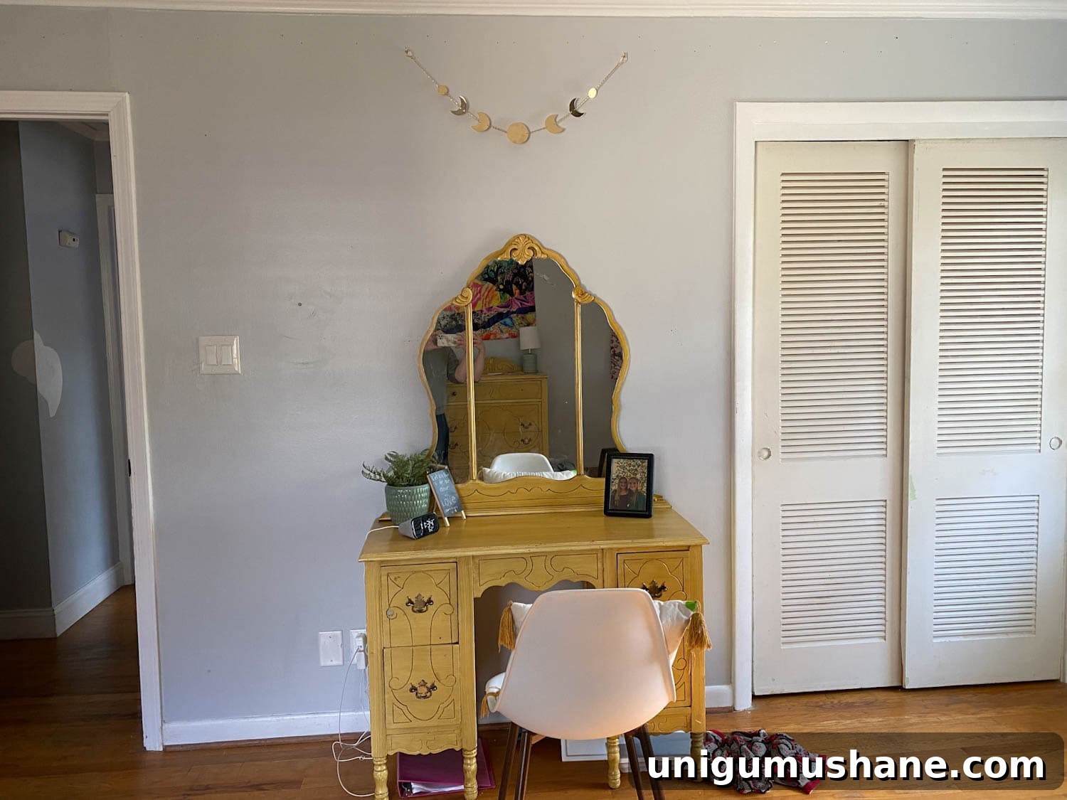Beach-Themed Triple Bunk Bed Makeover for Teens 5 vanity desk before in shared teenage bedroom
