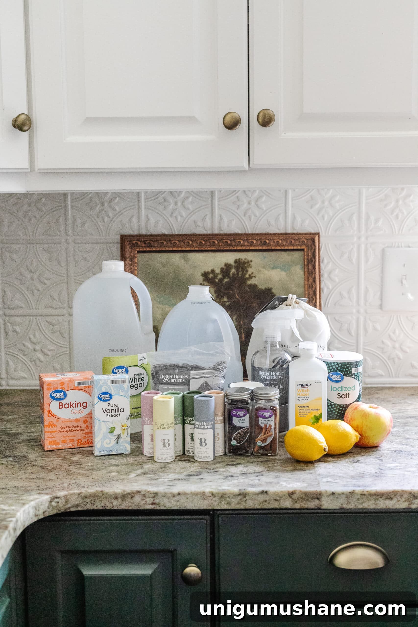 16 Natural Home Fragrance Hacks for a Fresh Smelling House 4 How to make your house smell good naturally and get rid of musty smells with non-toxic ingredients