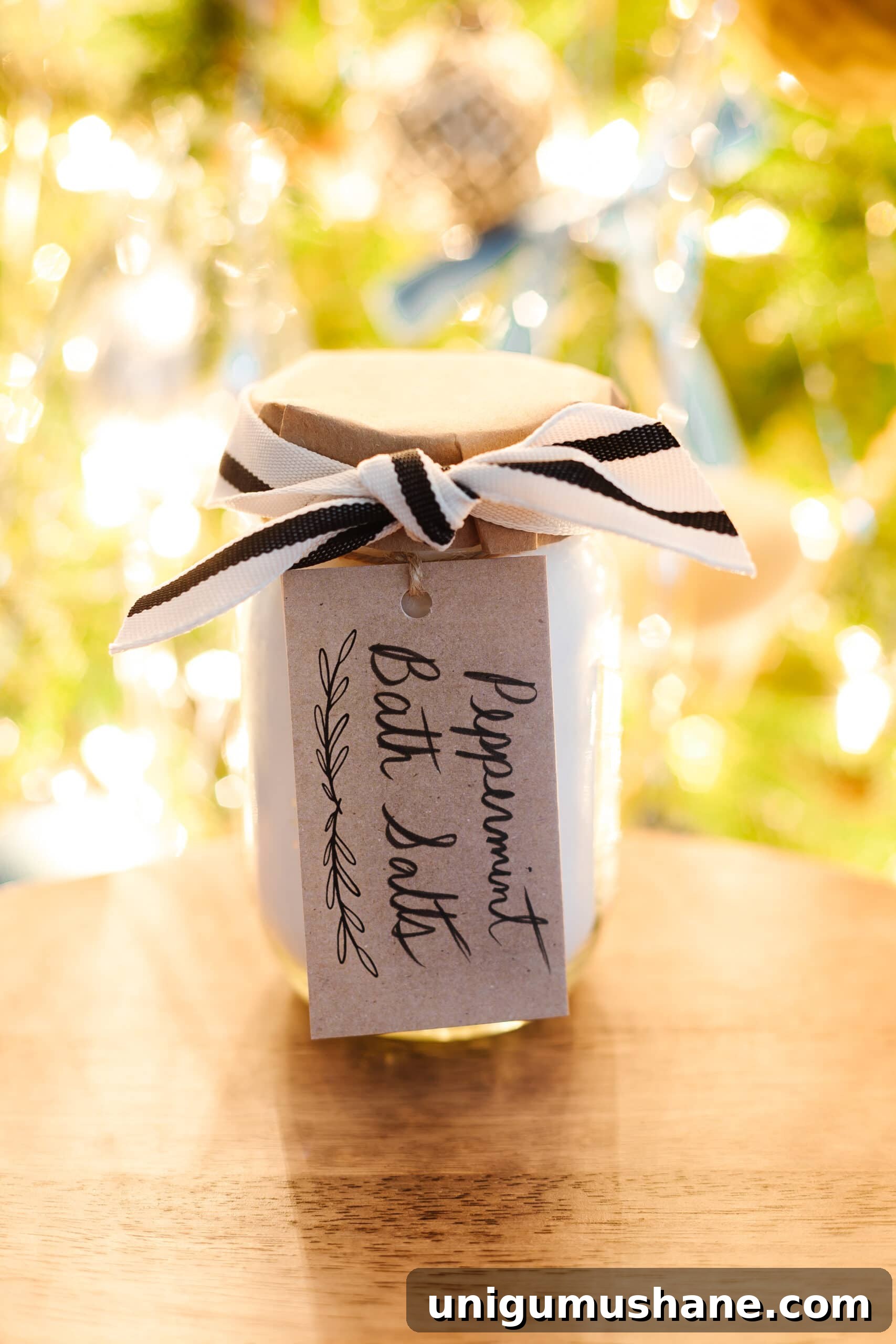 25 DIY Mason Jar Gifts for Last-Minute Presents 4 peppermint bath salts jar gift