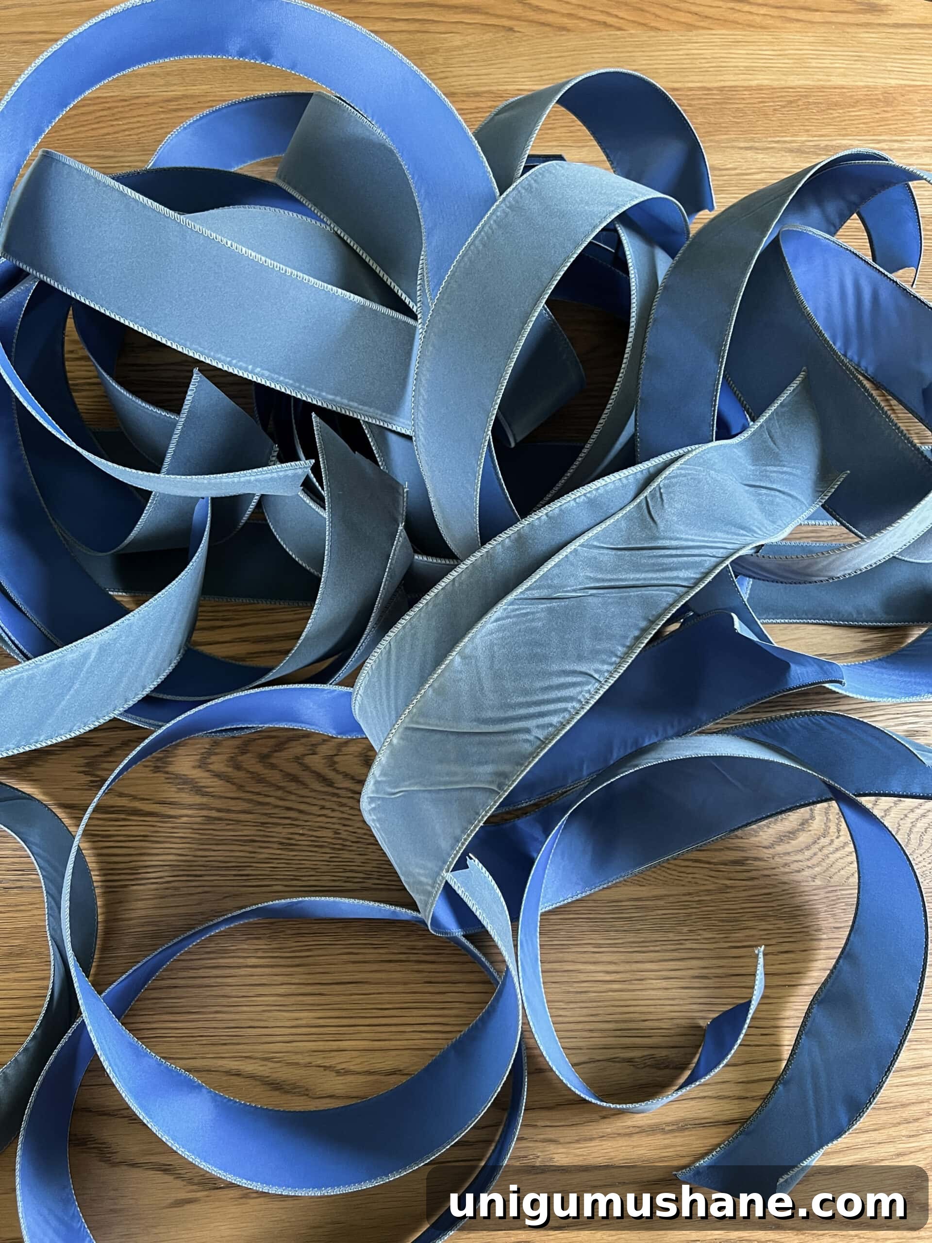 How to Add Ribbon Decorations to Your Christmas Tree 5 wired ribbon cut to 2 1/2'
