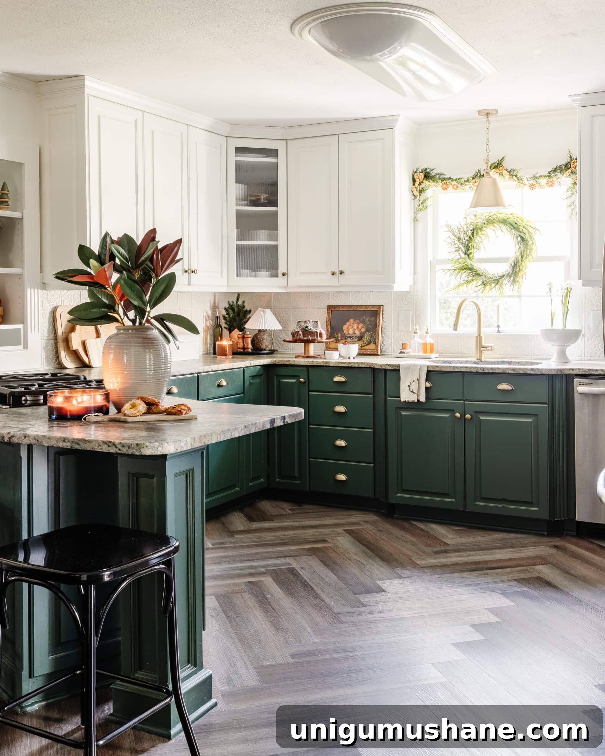 9 Quick Ways to Decorate Your Kitchen for Christmas 12 simple Christmas kitchen decor using fake greenery, fake food, and free art
