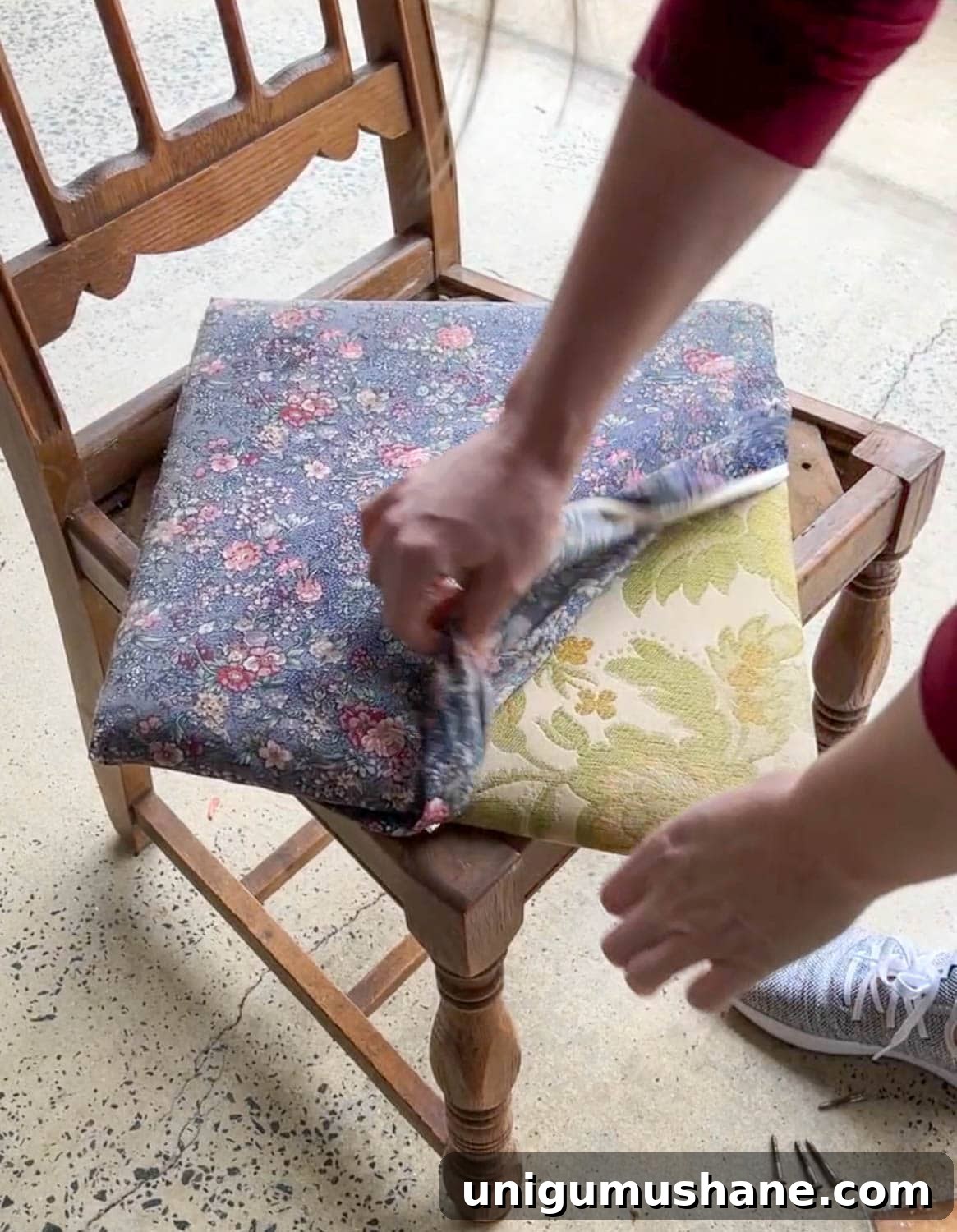 Refinish Wood Furniture Without Stripping: Desk Chair Makeover 4 removing upholstery from a chair seat pad