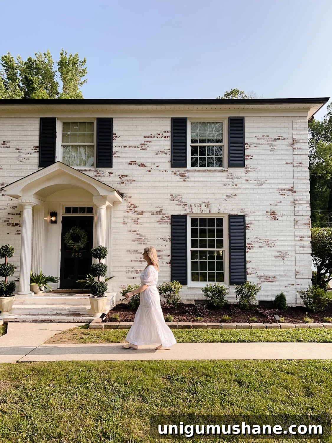 Limewashed Brick Cleaning and Maintenance Guide 2 limewashed white brick colonial house