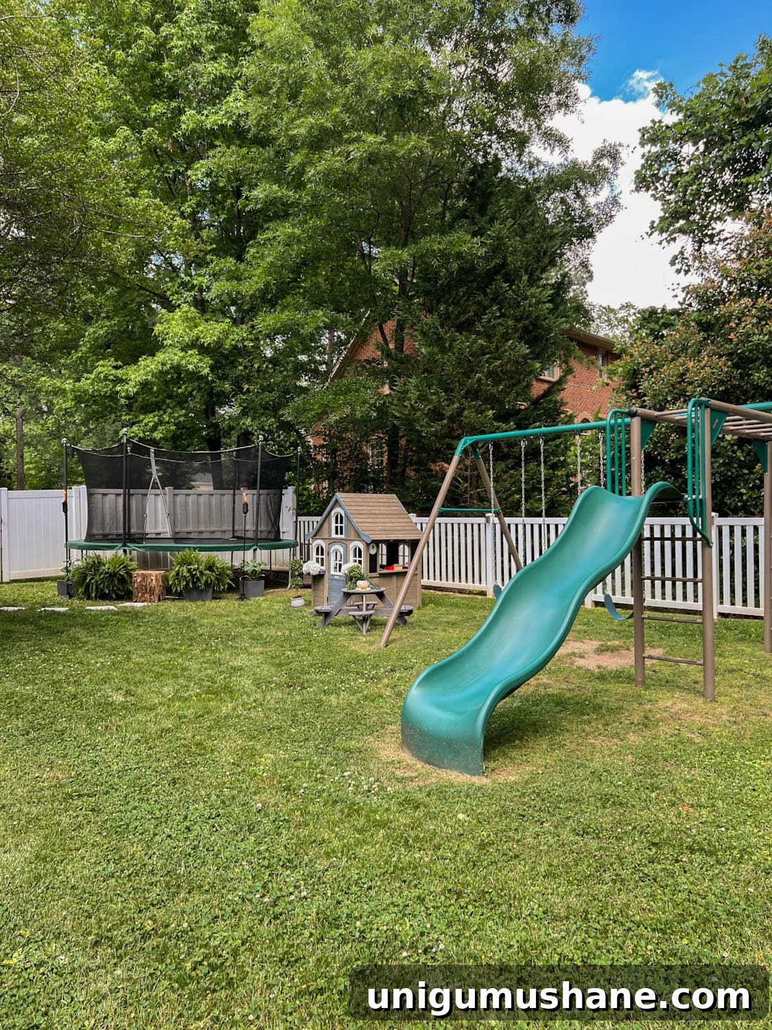 8 Side Yard Play Area Ideas and Trampoline Decor Tips 12 side yard play area for kids with trampoline, outdoor playhouse, and swing set
