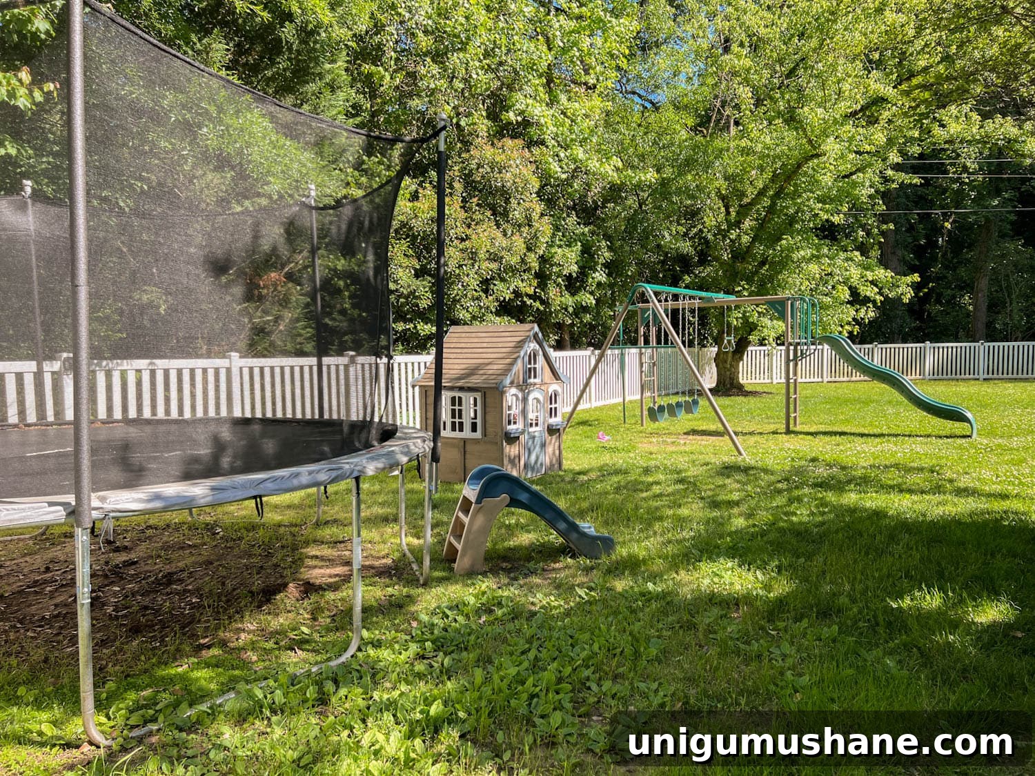 8 Side Yard Play Area Ideas and Trampoline Decor Tips 3 side yard play area before