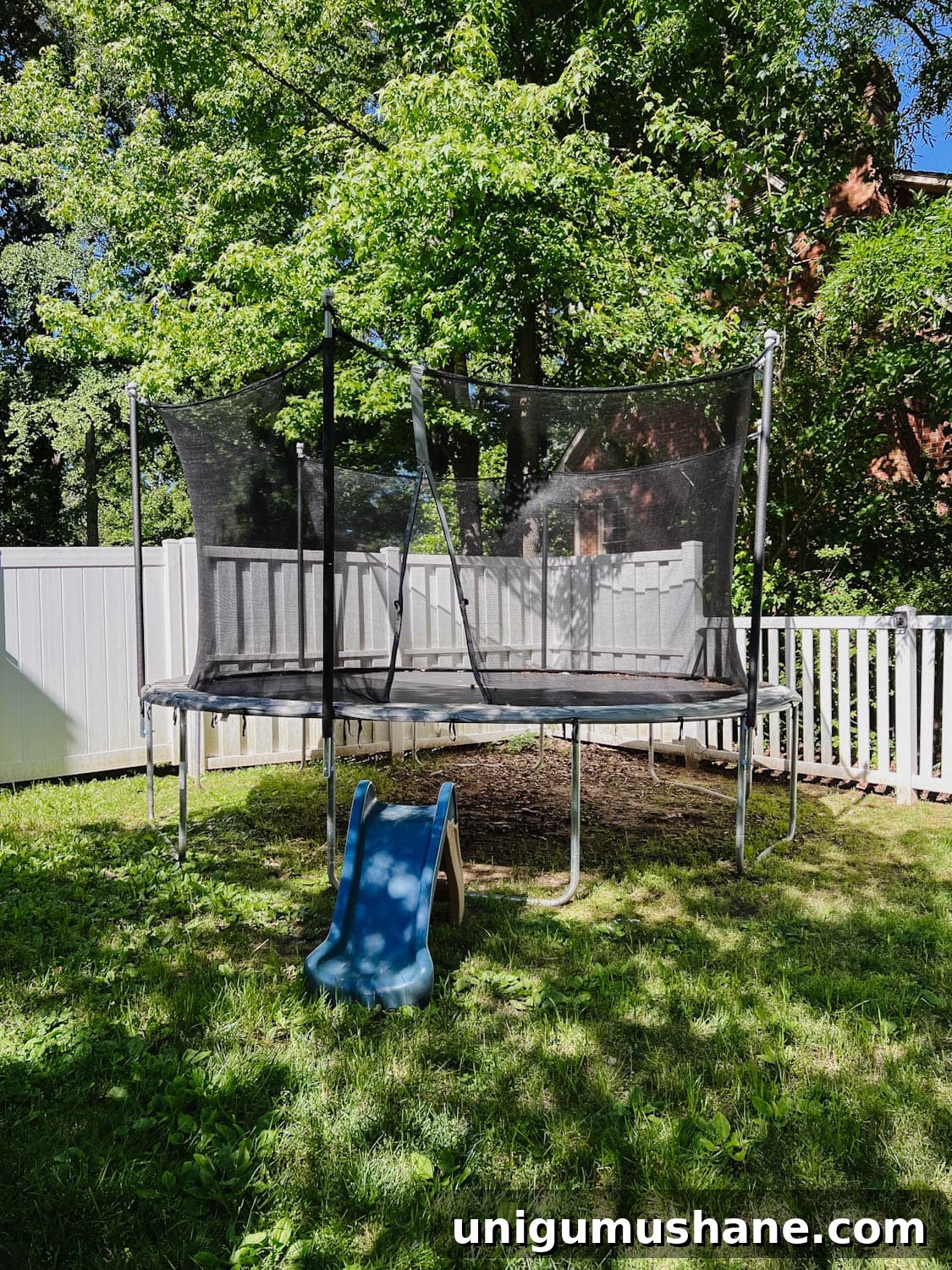 8 Side Yard Play Area Ideas and Trampoline Decor Tips 6 trampoline before